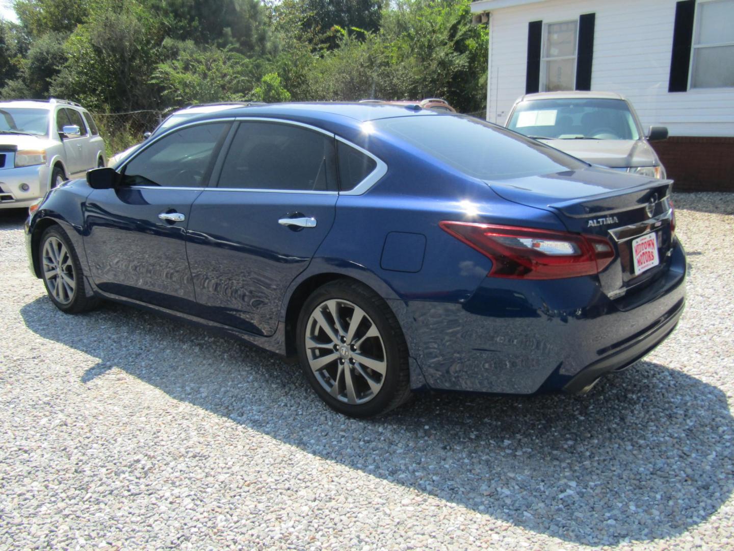 2018 Blue Nissan Altima 2.5 (1N4AL3APXJC) with an 2.5L L4 DOHC 16V engine, Automatic transmission, located at 15016 S Hwy 231, Midland City, AL, 36350, (334) 983-3001, 31.306210, -85.495277 - Photo#6