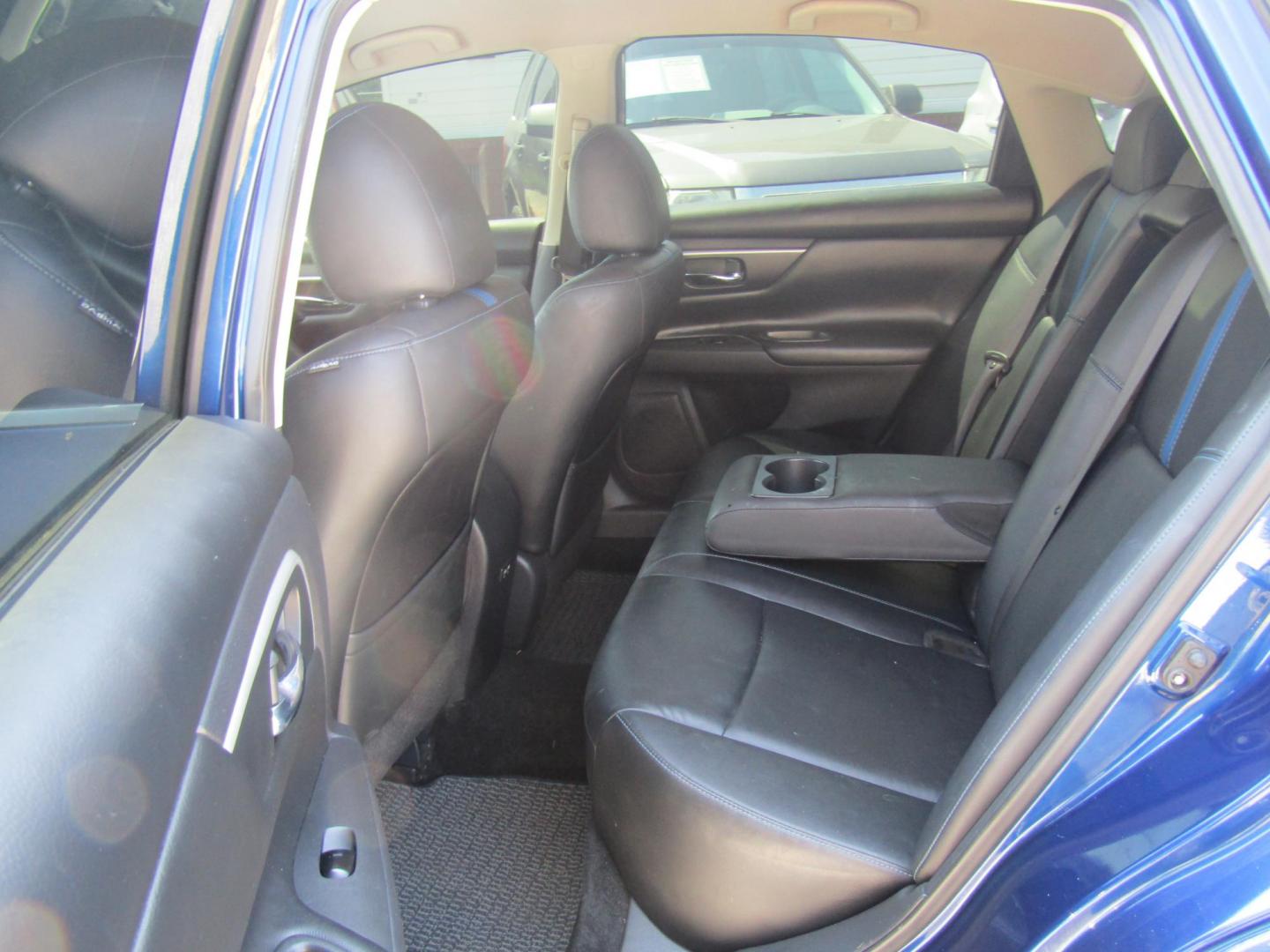2018 Blue Nissan Altima 2.5 (1N4AL3APXJC) with an 2.5L L4 DOHC 16V engine, Automatic transmission, located at 15016 S Hwy 231, Midland City, AL, 36350, (334) 983-3001, 31.306210, -85.495277 - Photo#7