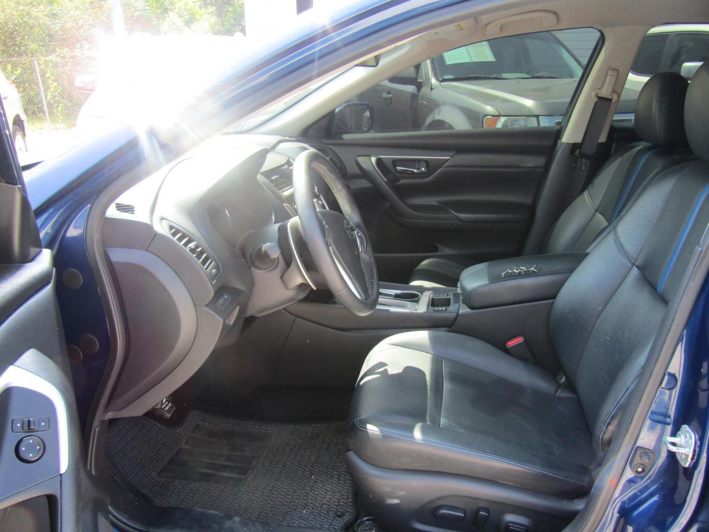 2018 Blue Nissan Altima 2.5 (1N4AL3APXJC) with an 2.5L L4 DOHC 16V engine, Automatic transmission, located at 15016 S Hwy 231, Midland City, AL, 36350, (334) 983-3001, 31.306210, -85.495277 - Photo#2