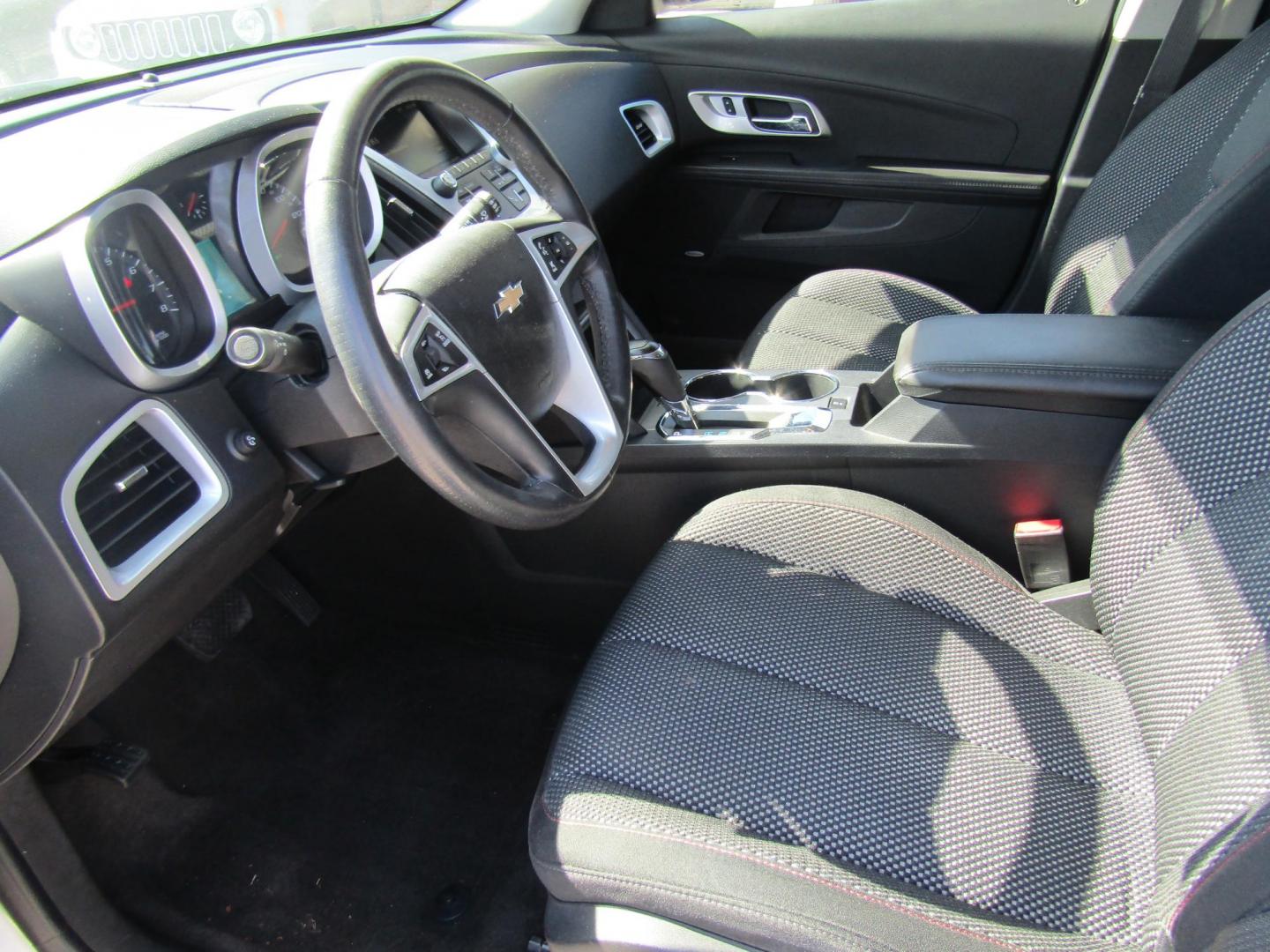 2016 Silver Chevrolet Equinox LT 2WD (1GNALCEK4GZ) with an 2.4L L4 DOHC 16V FFV engine, Automatic transmission, located at 15016 S Hwy 231, Midland City, AL, 36350, (334) 983-3001, 31.306210, -85.495277 - Photo#2