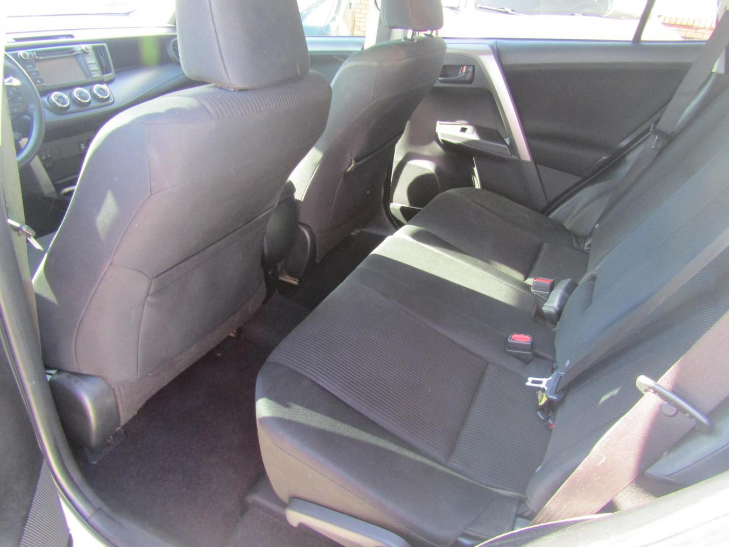 2018 WHITE Toyota RAV4 LE FWD (JTMZFREV6JJ) with an 2.5L L4 DOHC 16V engine, Automatic transmission, located at 15016 S Hwy 231, Midland City, AL, 36350, (334) 983-3001, 31.306210, -85.495277 - Photo#3