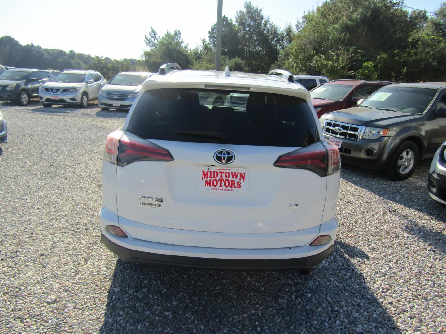 2018 WHITE Toyota RAV4 LE FWD (JTMZFREV6JJ) with an 2.5L L4 DOHC 16V engine, Automatic transmission, located at 15016 S Hwy 231, Midland City, AL, 36350, (334) 983-3001, 31.306210, -85.495277 - Photo#5