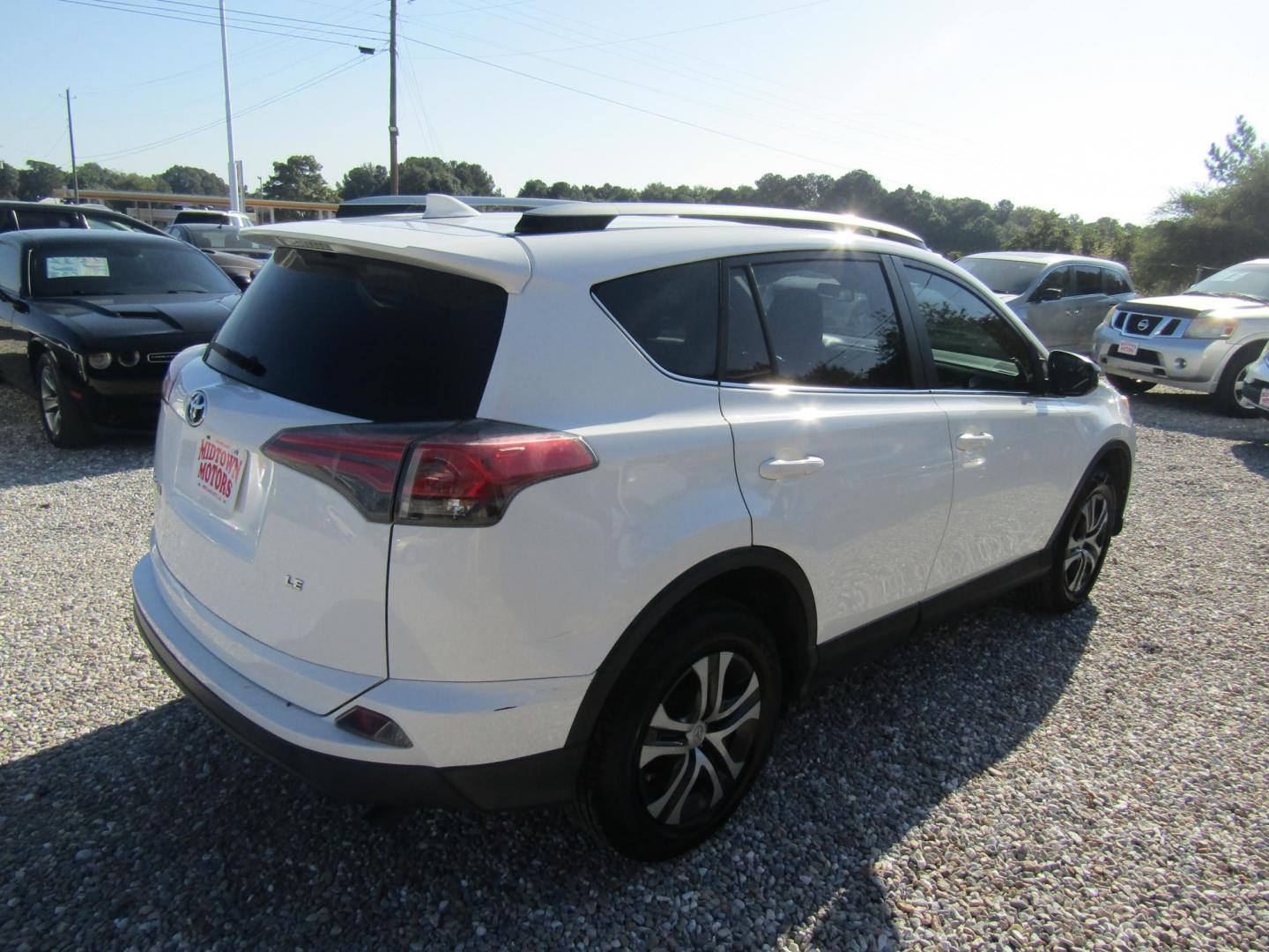 2018 WHITE Toyota RAV4 LE FWD (JTMZFREV6JJ) with an 2.5L L4 DOHC 16V engine, Automatic transmission, located at 15016 S Hwy 231, Midland City, AL, 36350, (334) 983-3001, 31.306210, -85.495277 - Photo#6