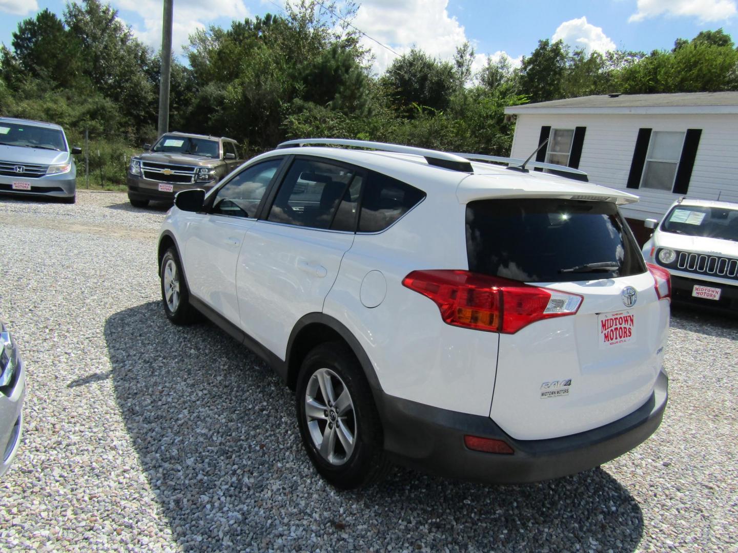 2015 WHITE Toyota RAV4 XLE FWD (2T3WFREV1FW) with an 2.5L L4 DOHC 16V engine, Automatic transmission, located at 15016 S Hwy 231, Midland City, AL, 36350, (334) 983-3001, 31.306210, -85.495277 - Photo#3