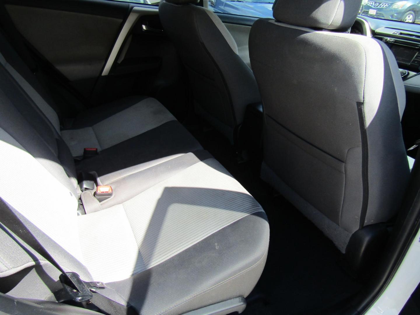 2015 WHITE Toyota RAV4 XLE FWD (2T3WFREV1FW) with an 2.5L L4 DOHC 16V engine, Automatic transmission, located at 15016 S Hwy 231, Midland City, AL, 36350, (334) 983-3001, 31.306210, -85.495277 - Photo#5