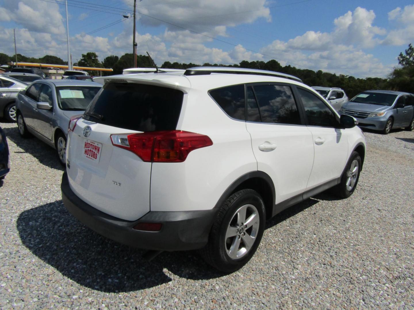 2015 WHITE Toyota RAV4 XLE FWD (2T3WFREV1FW) with an 2.5L L4 DOHC 16V engine, Automatic transmission, located at 15016 S Hwy 231, Midland City, AL, 36350, (334) 983-3001, 31.306210, -85.495277 - Photo#6