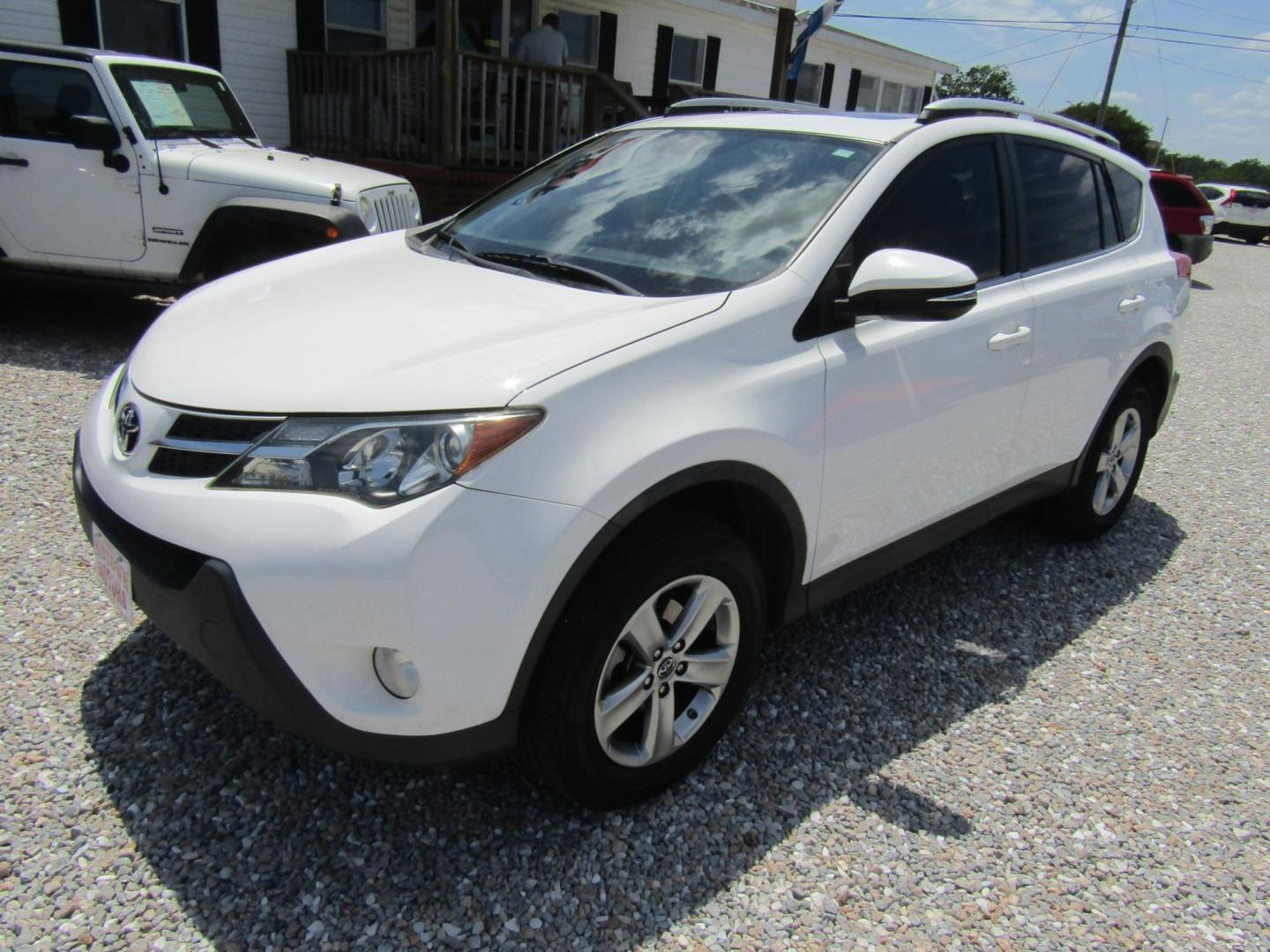 2015 WHITE Toyota RAV4 XLE FWD (2T3WFREV1FW) with an 2.5L L4 DOHC 16V engine, Automatic transmission, located at 15016 S Hwy 231, Midland City, AL, 36350, (334) 983-3001, 31.306210, -85.495277 - Photo#2
