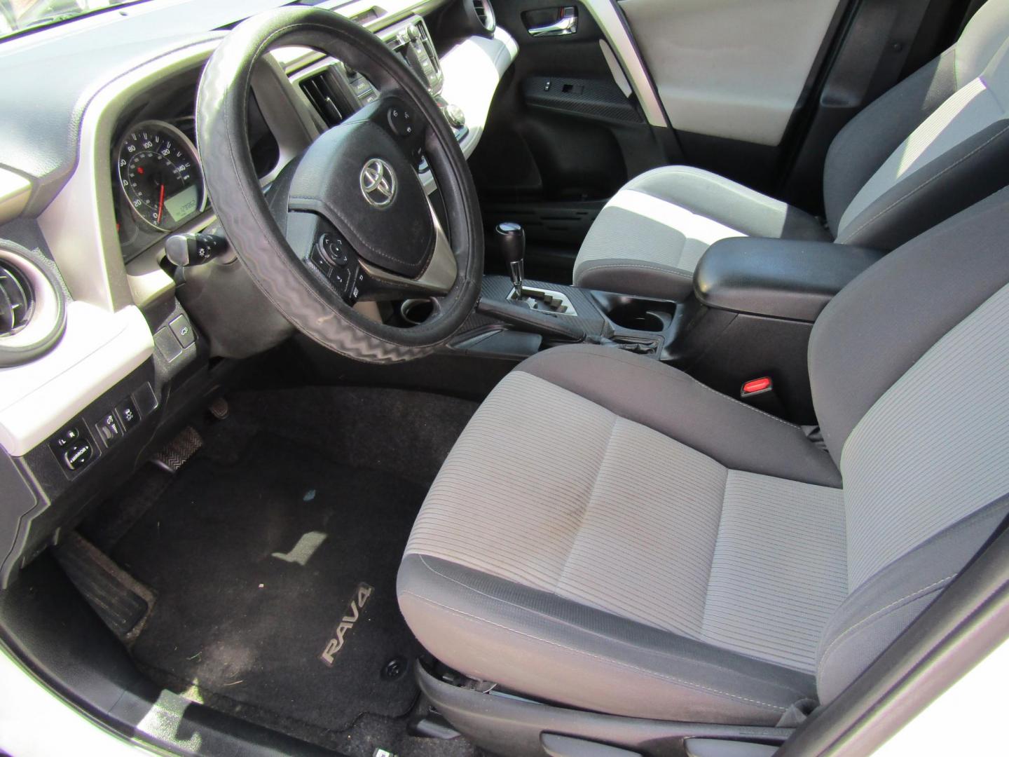2015 WHITE Toyota RAV4 XLE FWD (2T3WFREV1FW) with an 2.5L L4 DOHC 16V engine, Automatic transmission, located at 15016 S Hwy 231, Midland City, AL, 36350, (334) 983-3001, 31.306210, -85.495277 - Photo#3