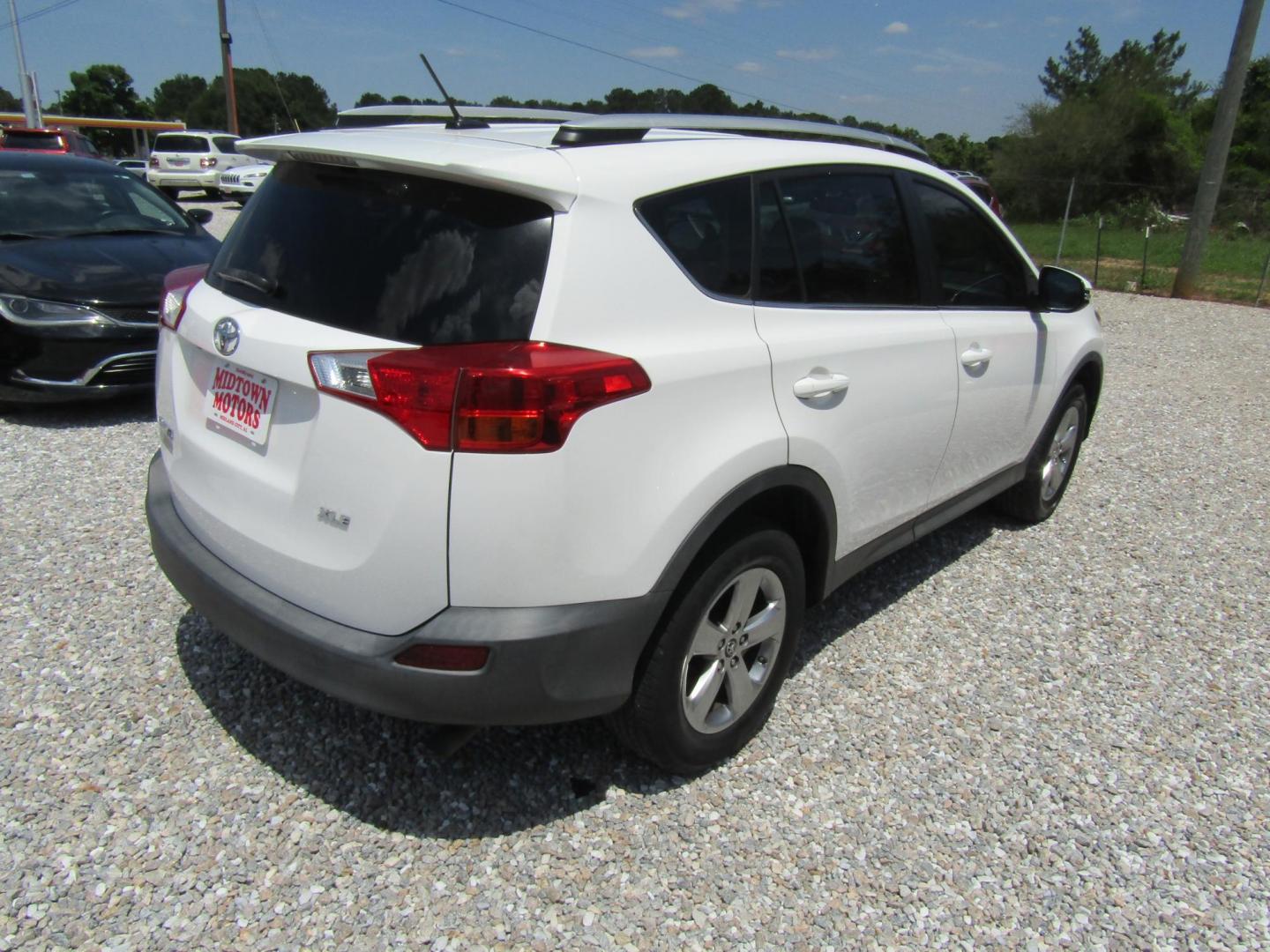 2015 WHITE Toyota RAV4 XLE FWD (2T3WFREV1FW) with an 2.5L L4 DOHC 16V engine, Automatic transmission, located at 15016 S Hwy 231, Midland City, AL, 36350, (334) 983-3001, 31.306210, -85.495277 - Photo#6