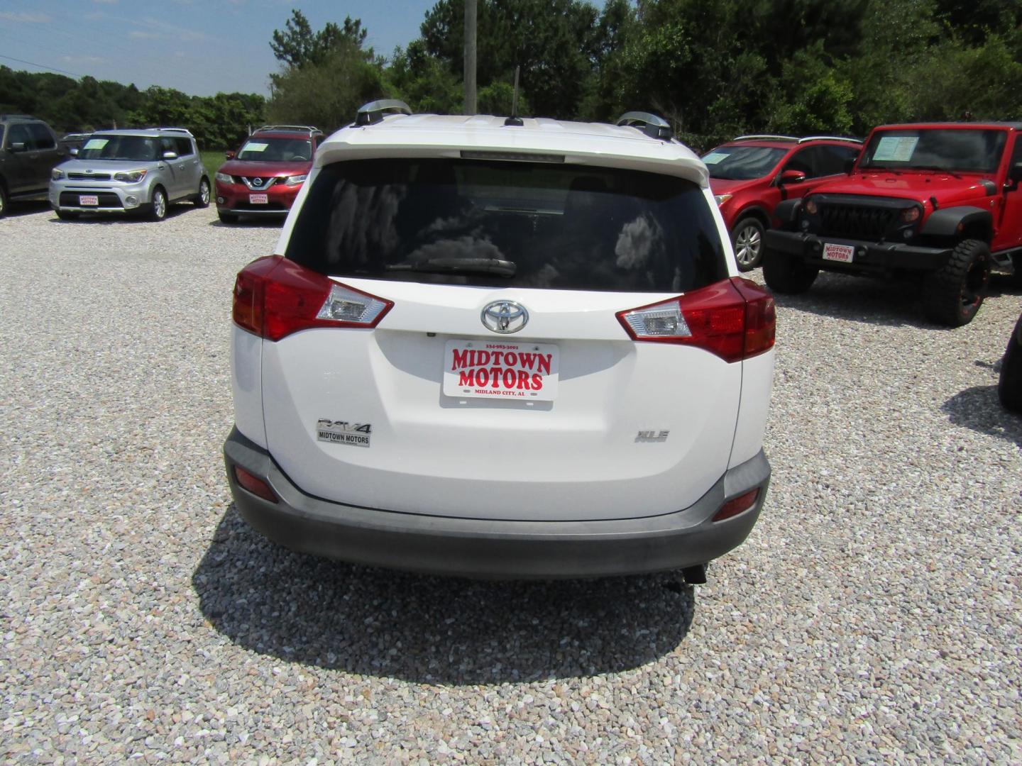 2015 WHITE Toyota RAV4 XLE FWD (2T3WFREV1FW) with an 2.5L L4 DOHC 16V engine, Automatic transmission, located at 15016 S Hwy 231, Midland City, AL, 36350, (334) 983-3001, 31.306210, -85.495277 - Photo#5