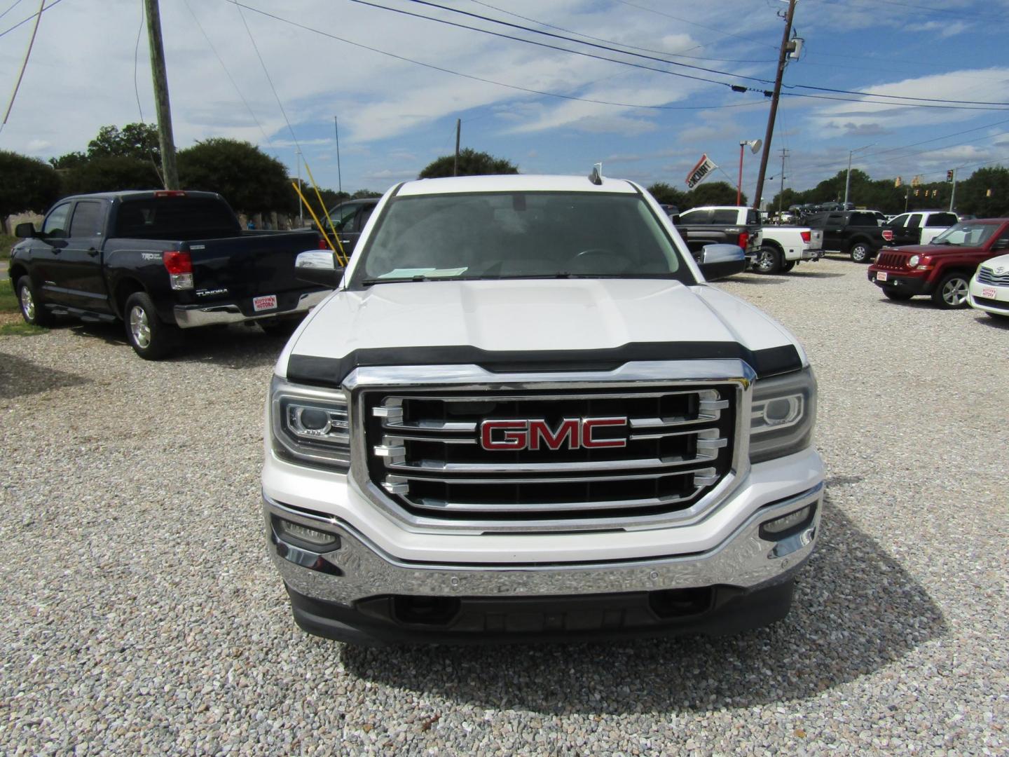 2016 WHITE GMC Sierra 1500 SLT Crew Cab Long Box 4WD (3GTU2NEC7GG) with an 5.3L V8 OHV 16V engine, Automatic transmission, located at 15016 S Hwy 231, Midland City, AL, 36350, (334) 983-3001, 31.306210, -85.495277 - Photo#1