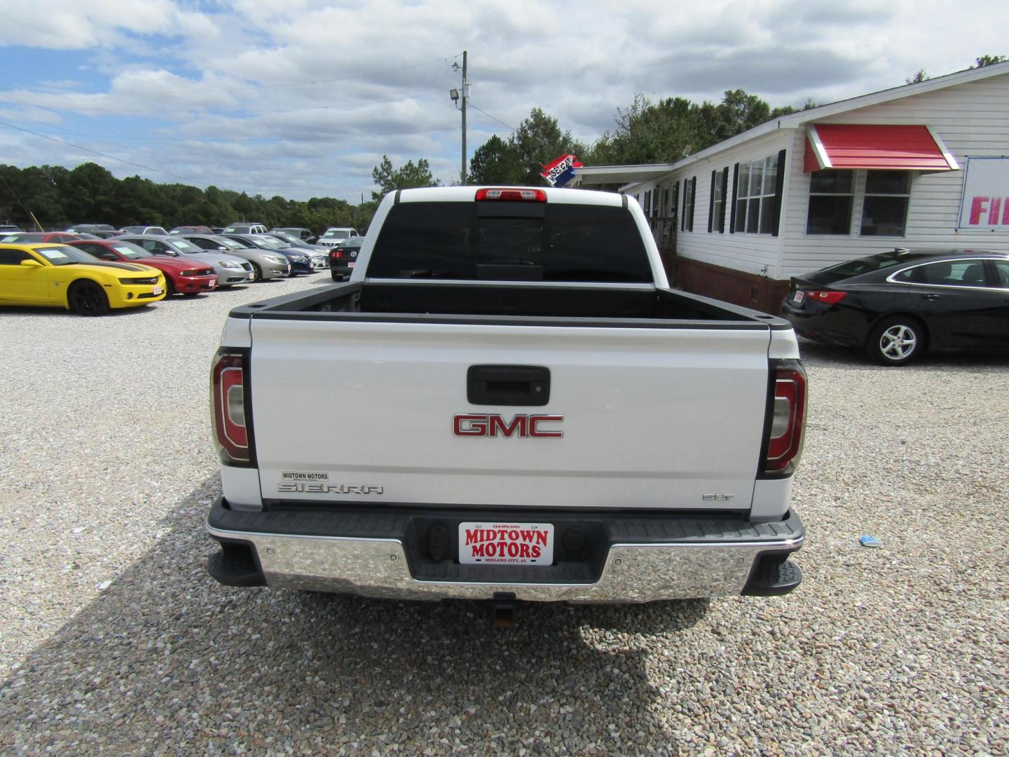 2016 WHITE GMC Sierra 1500 SLT Crew Cab Long Box 4WD (3GTU2NEC7GG) with an 5.3L V8 OHV 16V engine, Automatic transmission, located at 15016 S Hwy 231, Midland City, AL, 36350, (334) 983-3001, 31.306210, -85.495277 - Photo#5