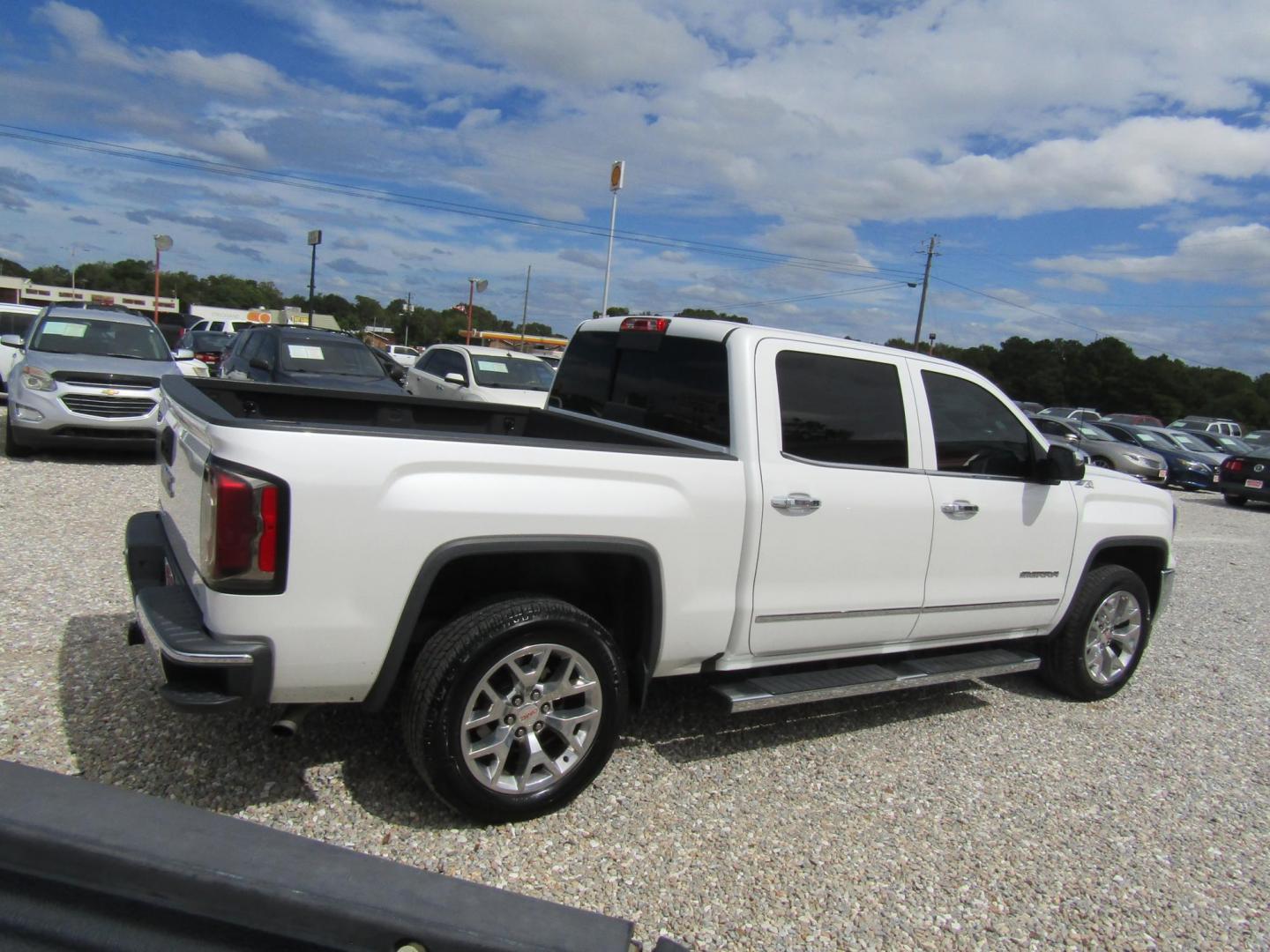 2016 WHITE GMC Sierra 1500 SLT Crew Cab Long Box 4WD (3GTU2NEC7GG) with an 5.3L V8 OHV 16V engine, Automatic transmission, located at 15016 S Hwy 231, Midland City, AL, 36350, (334) 983-3001, 31.306210, -85.495277 - Photo#6