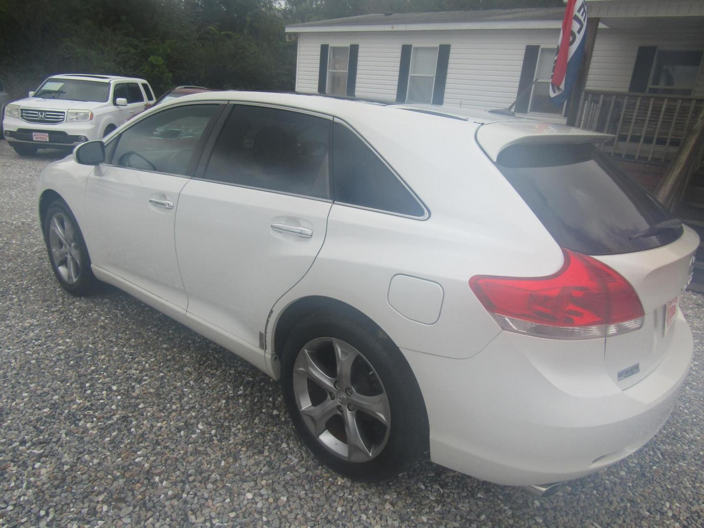2011 WHITE Toyota Venza FWD V6 (4T3ZK3BB3BU) with an 3.5L V6 DOHC 24V engine, Automatic transmission, located at 15016 S Hwy 231, Midland City, AL, 36350, (334) 983-3001, 31.306210, -85.495277 - Photo#3