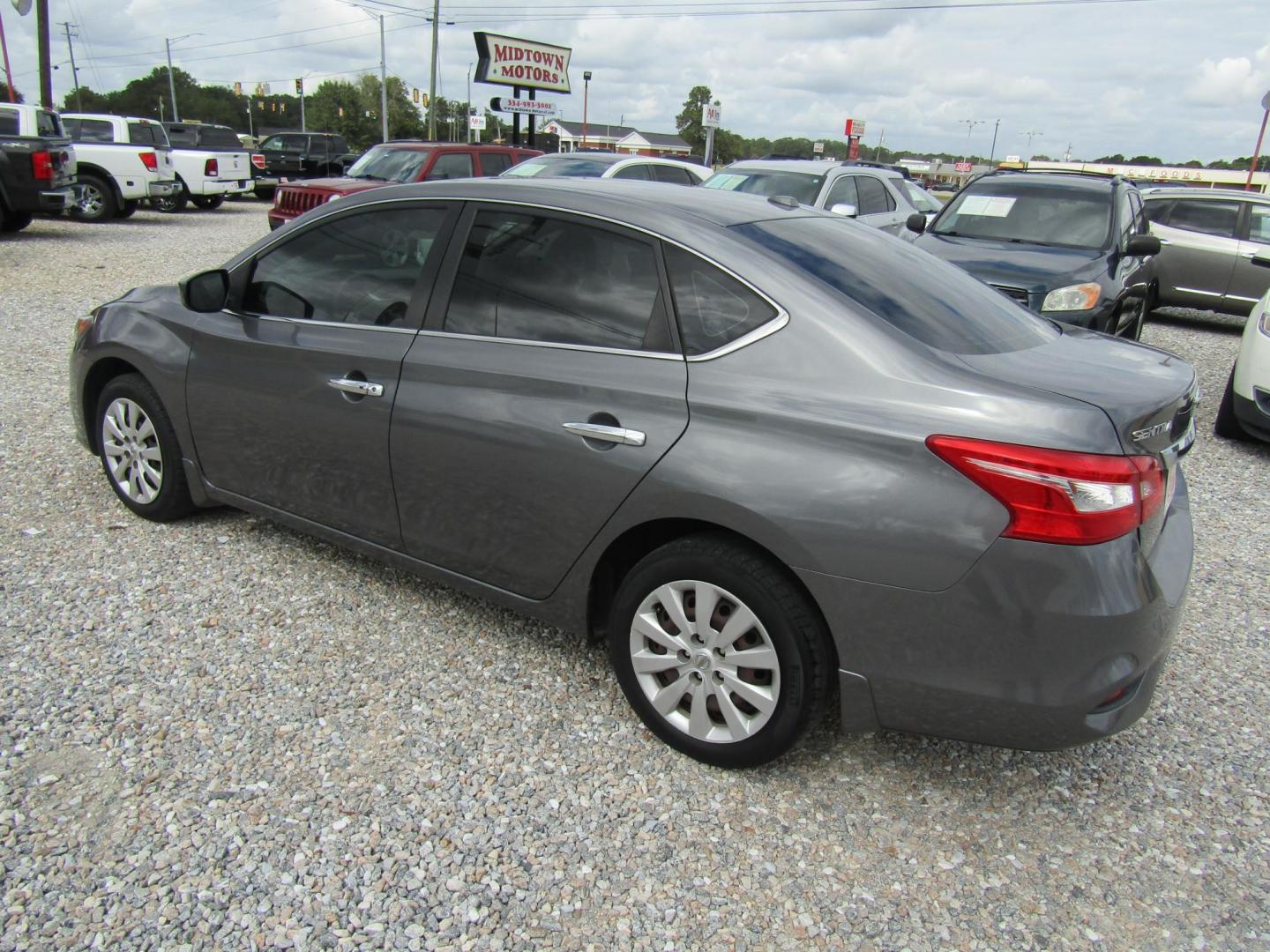 2016 Gray Nissan Sentra FE+ S (3N1AB7AP9GL) with an 1.8L L4 SFI DOHC 16V engine, Automatic transmission, located at 15016 S Hwy 231, Midland City, AL, 36350, (334) 983-3001, 31.306210, -85.495277 - Photo#5