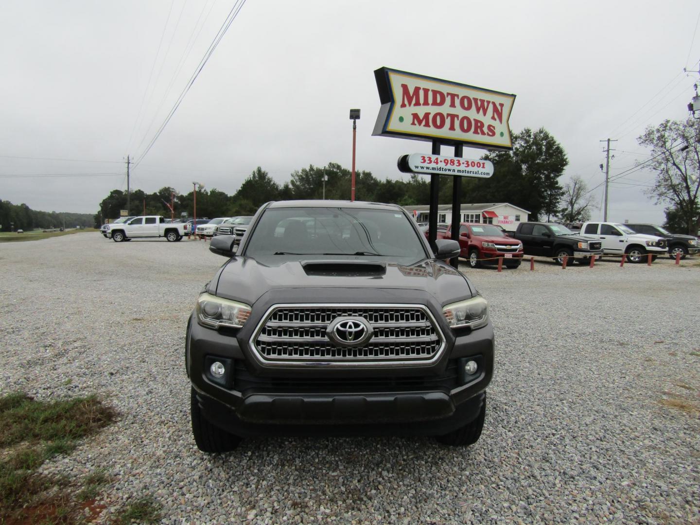 2017 Gray Toyota Tacoma SR5 Double Cab Long Bed V6 6AT 2WD (5TFAZ5CN7HX) with an 3.6L V6 DOHC 24V engine, Automatic transmission, located at 15016 S Hwy 231, Midland City, AL, 36350, (334) 983-3001, 31.306210, -85.495277 - Photo#1
