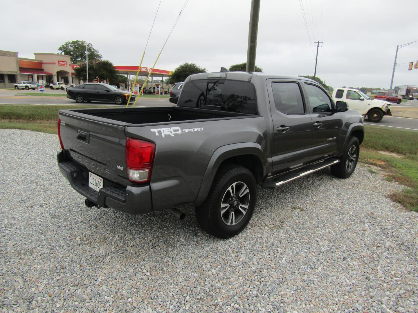 2017 Gray Toyota Tacoma SR5 Double Cab Long Bed V6 6AT 2WD (5TFAZ5CN7HX) with an 3.6L V6 DOHC 24V engine, Automatic transmission, located at 15016 S Hwy 231, Midland City, AL, 36350, (334) 983-3001, 31.306210, -85.495277 - Photo#7