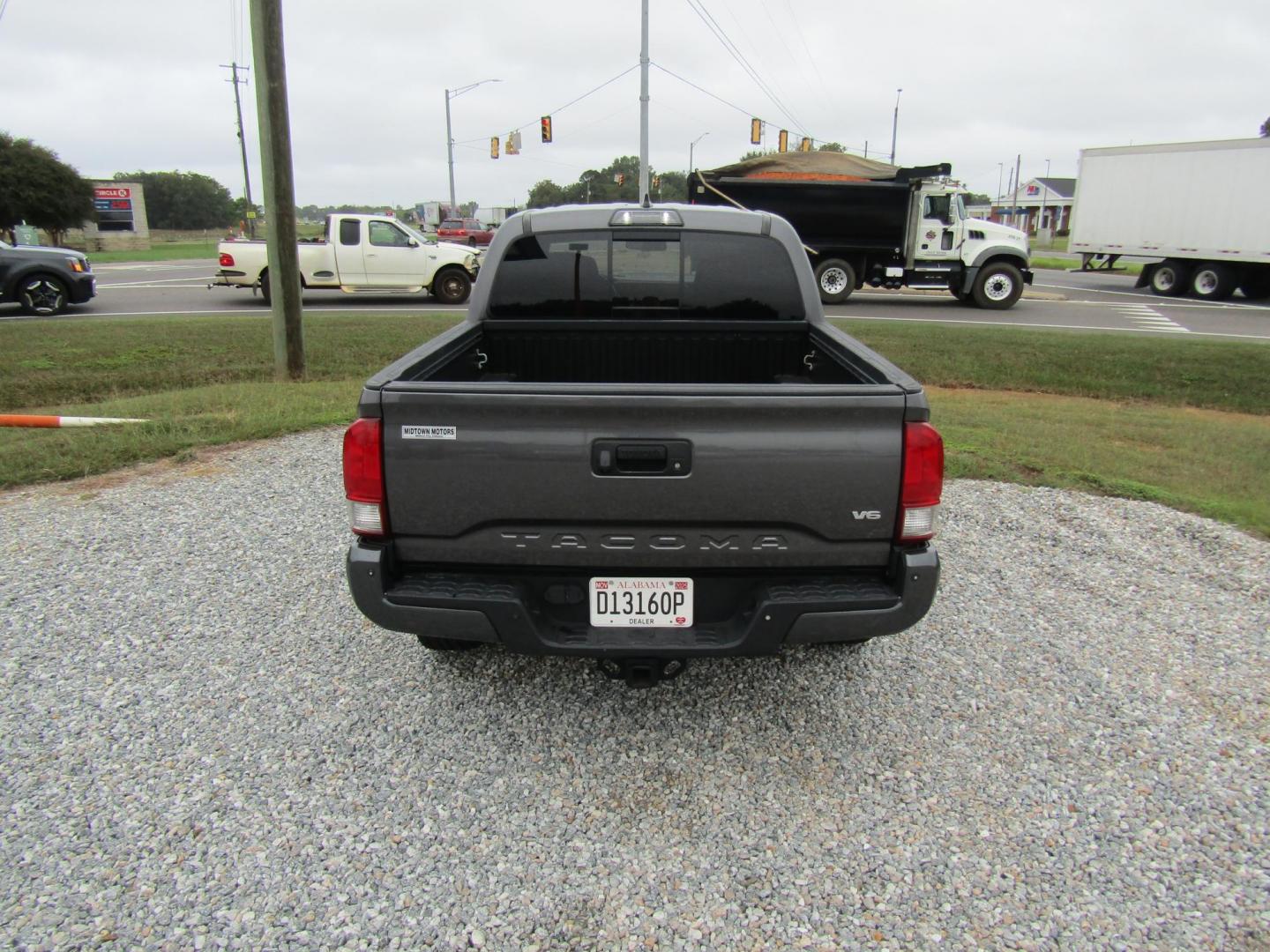 2017 Gray Toyota Tacoma SR5 Double Cab Long Bed V6 6AT 2WD (5TFAZ5CN7HX) with an 3.6L V6 DOHC 24V engine, Automatic transmission, located at 15016 S Hwy 231, Midland City, AL, 36350, (334) 983-3001, 31.306210, -85.495277 - Photo#6