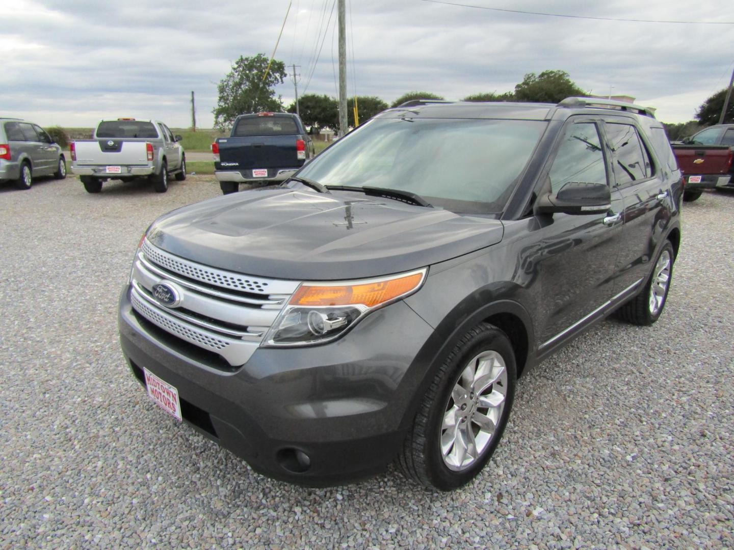 2015 Gray Ford Explorer XLT FWD (1FM5K7D89FG) with an 3.5L V6 DOHC 24V engine, Automatic transmission, located at 15016 S Hwy 231, Midland City, AL, 36350, (334) 983-3001, 31.306210, -85.495277 - Photo#2