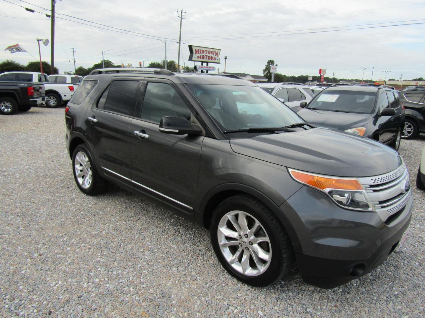 2015 Gray Ford Explorer XLT FWD (1FM5K7D89FG) with an 3.5L V6 DOHC 24V engine, Automatic transmission, located at 15016 S Hwy 231, Midland City, AL, 36350, (334) 983-3001, 31.306210, -85.495277 - Photo#0