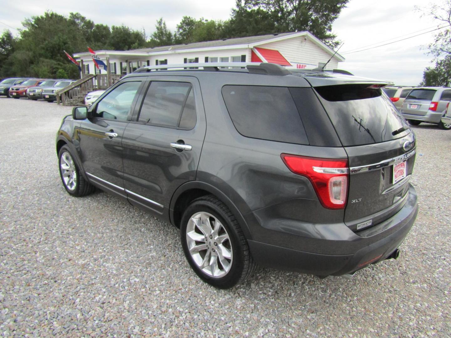 2015 Gray Ford Explorer XLT FWD (1FM5K7D89FG) with an 3.5L V6 DOHC 24V engine, Automatic transmission, located at 15016 S Hwy 231, Midland City, AL, 36350, (334) 983-3001, 31.306210, -85.495277 - Photo#5