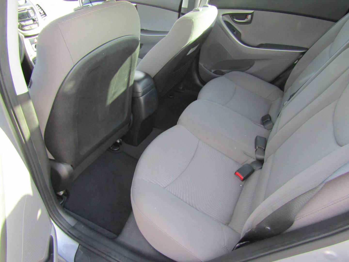 2016 Gray Hyundai Elantra Limited (5NPDH4AE0GH) with an 1.8L L4 DOHC 16V engine, Automatic transmission, located at 15016 S Hwy 231, Midland City, AL, 36350, (334) 983-3001, 31.306210, -85.495277 - Photo#4