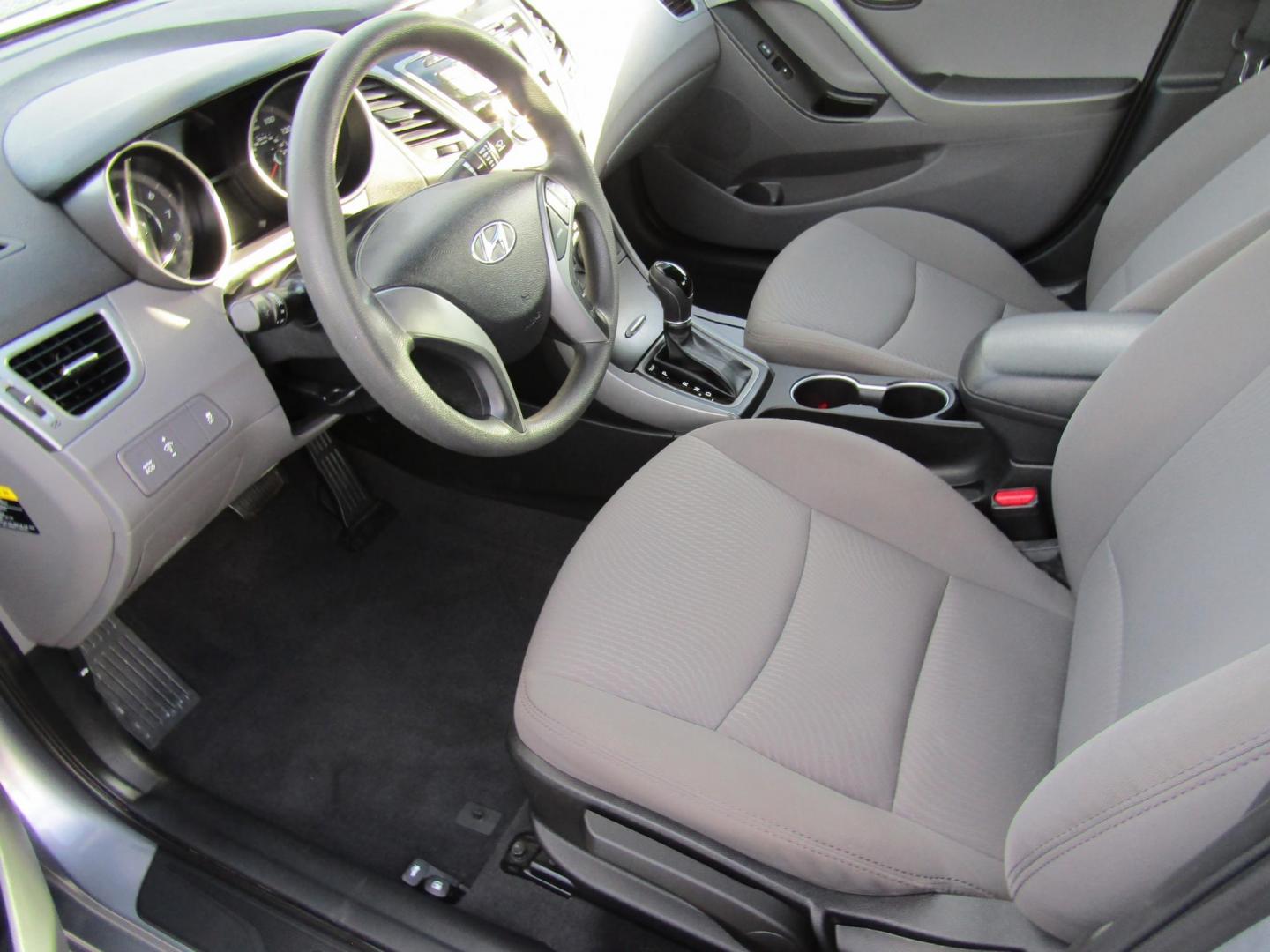 2016 Gray Hyundai Elantra Limited (5NPDH4AE0GH) with an 1.8L L4 DOHC 16V engine, Automatic transmission, located at 15016 S Hwy 231, Midland City, AL, 36350, (334) 983-3001, 31.306210, -85.495277 - Photo#3