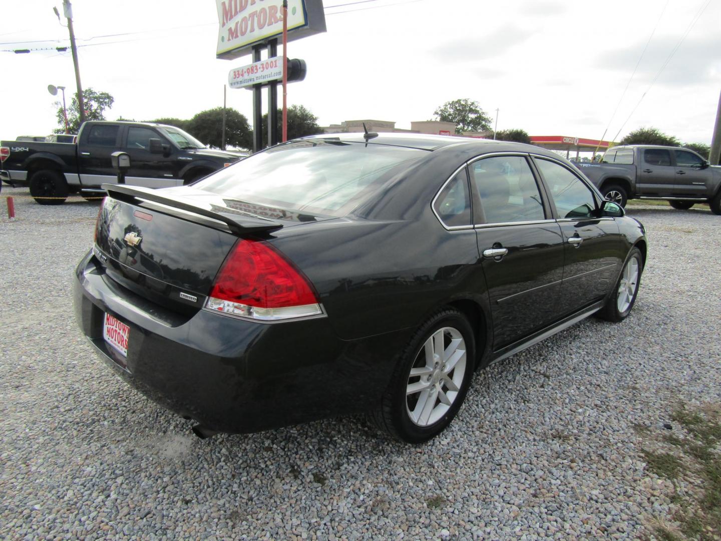 2014 Gray Chevrolet Impala LTZ (2G1WC5E39E1) with an 3.6L V6 DOHC 16V FFV engine, Automatic transmission, located at 15016 S Hwy 231, Midland City, AL, 36350, (334) 983-3001, 31.306210, -85.495277 - Photo#7