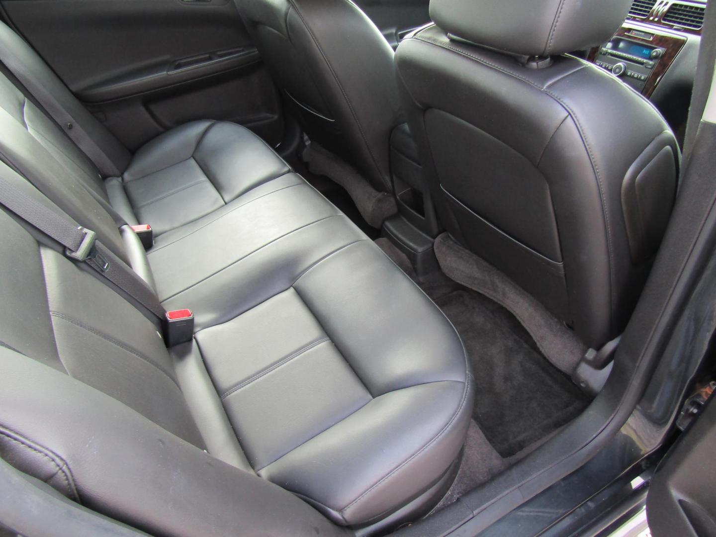 2014 Gray Chevrolet Impala LTZ (2G1WC5E39E1) with an 3.6L V6 DOHC 16V FFV engine, Automatic transmission, located at 15016 S Hwy 231, Midland City, AL, 36350, (334) 983-3001, 31.306210, -85.495277 - Photo#8