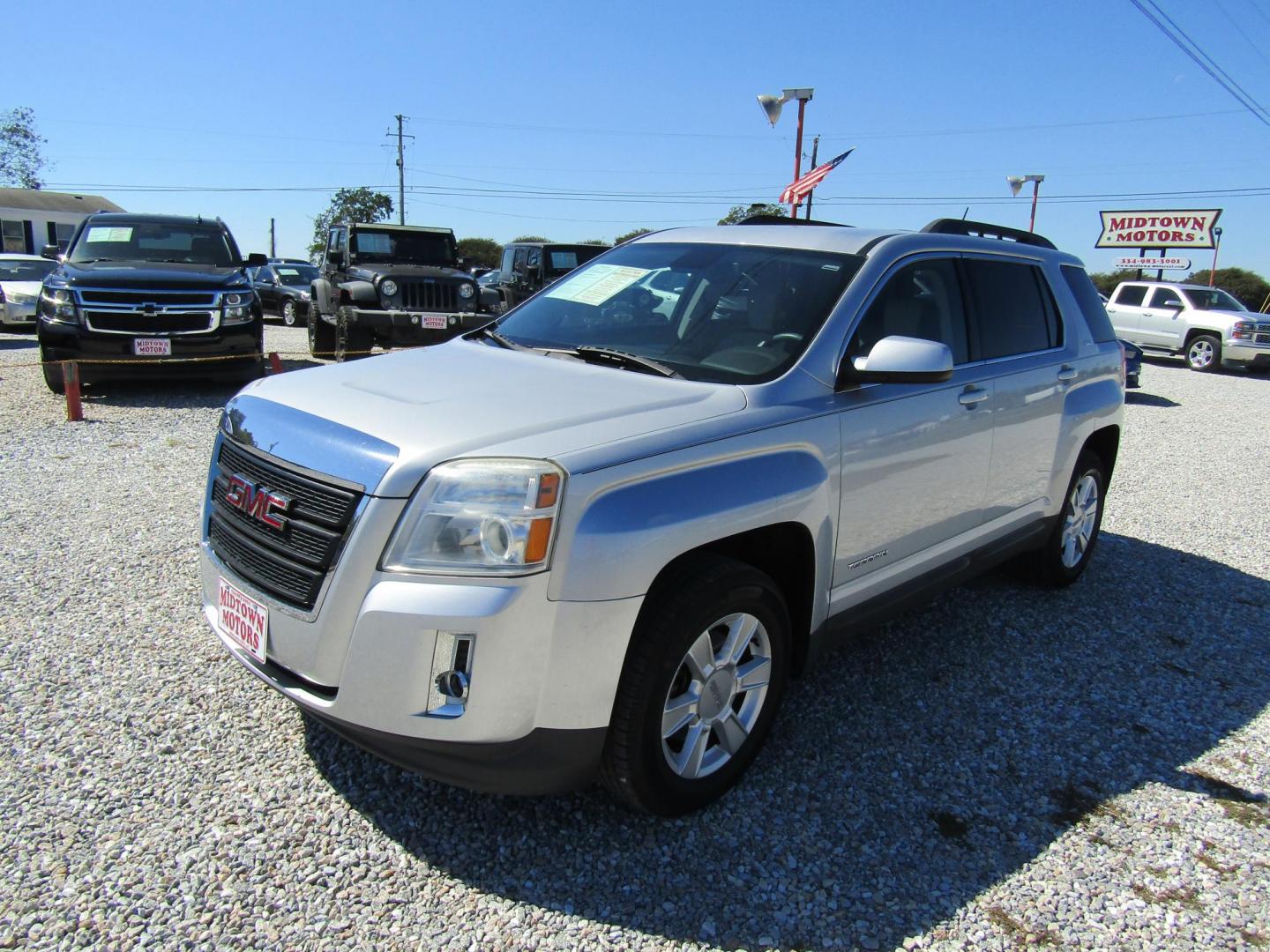 2013 Silver GMC Terrain SLT1 FWD (2GKALUEKXD6) with an 2.4L L4 DOHC 16V FFV engine, Automatic transmission, located at 15016 S Hwy 231, Midland City, AL, 36350, (334) 983-3001, 31.306210, -85.495277 - Photo#2