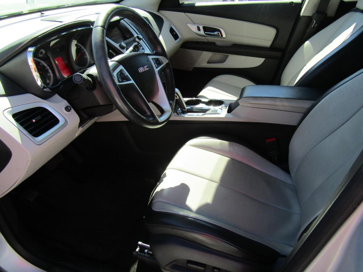 2013 Silver GMC Terrain SLT1 FWD (2GKALUEKXD6) with an 2.4L L4 DOHC 16V FFV engine, Automatic transmission, located at 15016 S Hwy 231, Midland City, AL, 36350, (334) 983-3001, 31.306210, -85.495277 - Photo#3
