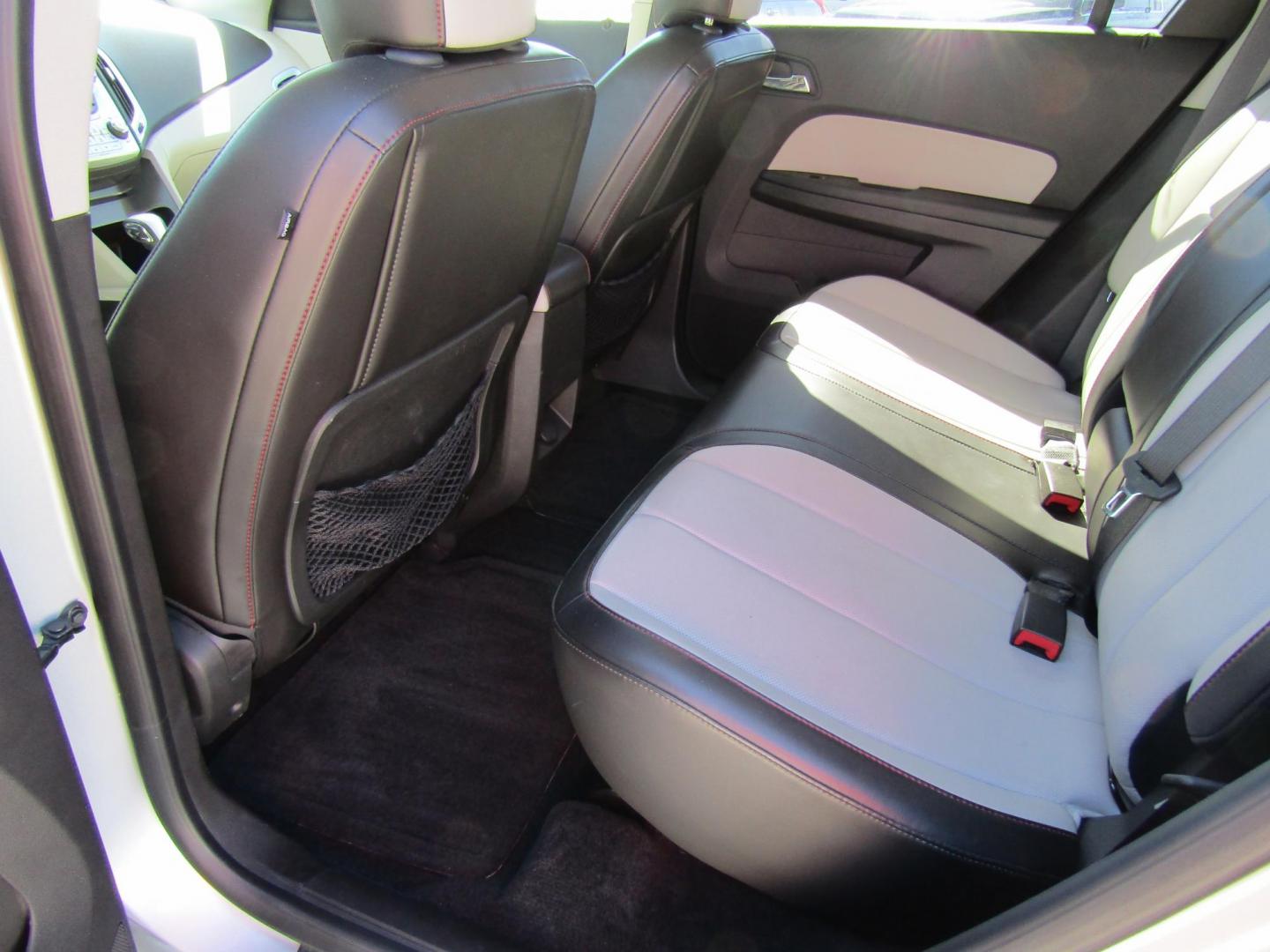 2013 Silver GMC Terrain SLT1 FWD (2GKALUEKXD6) with an 2.4L L4 DOHC 16V FFV engine, Automatic transmission, located at 15016 S Hwy 231, Midland City, AL, 36350, (334) 983-3001, 31.306210, -85.495277 - Photo#4