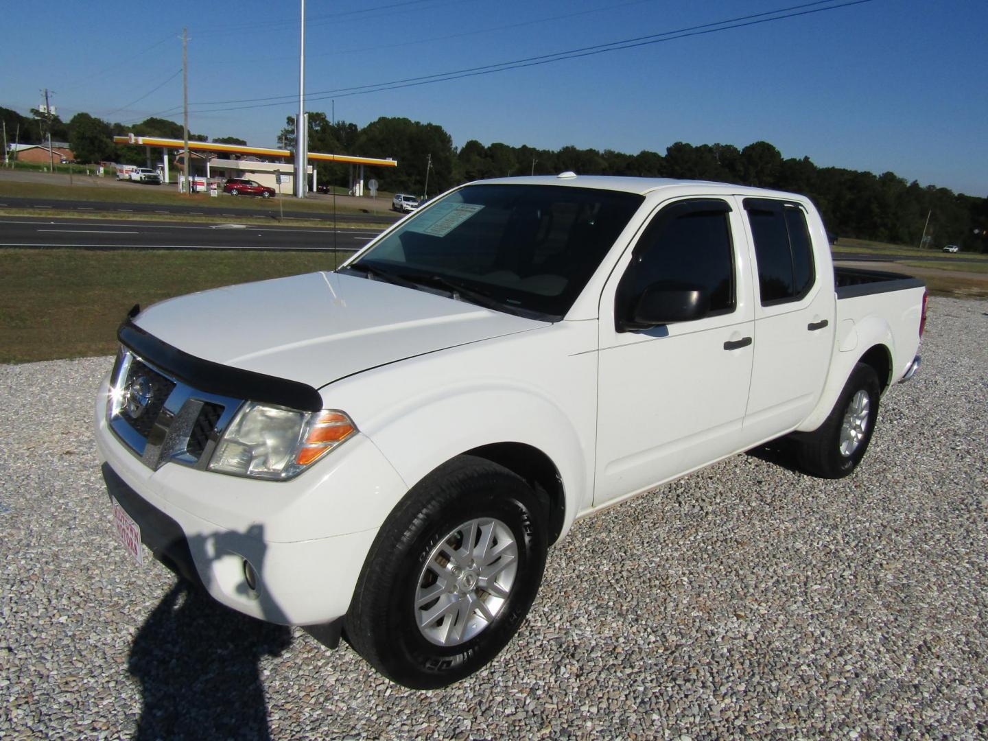 2016 White Nissan Frontier S Crew Cab 5AT 2WD (1N6AD0ER6GN) with an 4.0L V6 DOHC 24V engine, Automatic transmission, located at 15016 S Hwy 231, Midland City, AL, 36350, (334) 983-3001, 31.306210, -85.495277 - Photo#2