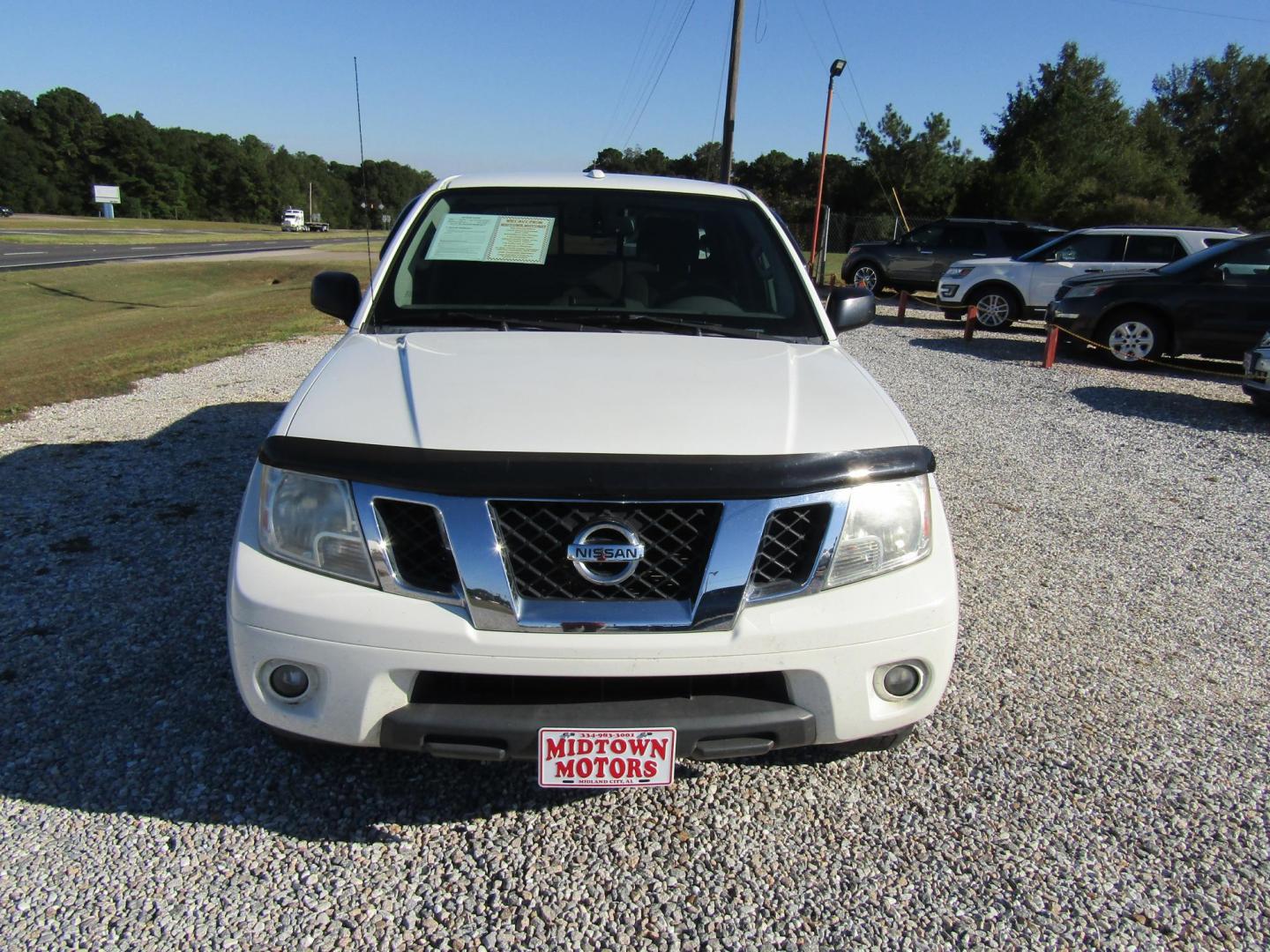 2016 White Nissan Frontier S Crew Cab 5AT 2WD (1N6AD0ER6GN) with an 4.0L V6 DOHC 24V engine, Automatic transmission, located at 15016 S Hwy 231, Midland City, AL, 36350, (334) 983-3001, 31.306210, -85.495277 - Photo#1