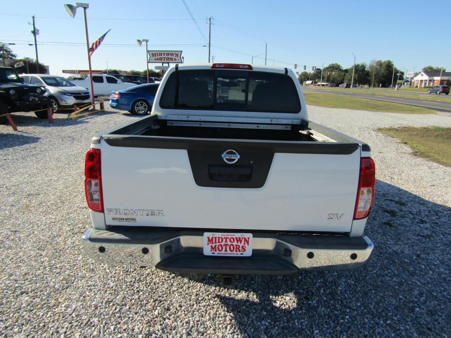 2016 White Nissan Frontier S Crew Cab 5AT 2WD (1N6AD0ER6GN) with an 4.0L V6 DOHC 24V engine, Automatic transmission, located at 15016 S Hwy 231, Midland City, AL, 36350, (334) 983-3001, 31.306210, -85.495277 - Photo#6