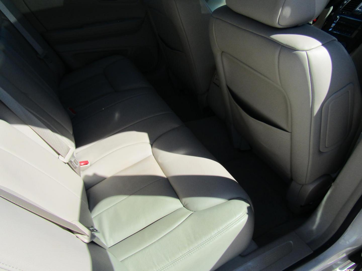 2008 White Cadillac DTS Luxury I (1G6KD57Y78U) with an 4.6L V8 DOHC 32V engine, Automatic transmission, located at 15016 S Hwy 231, Midland City, AL, 36350, (334) 983-3001, 31.306210, -85.495277 - Photo#8