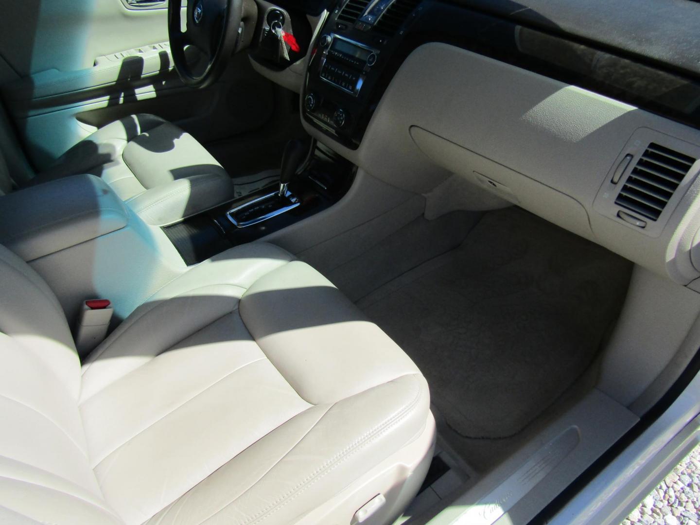 2008 White Cadillac DTS Luxury I (1G6KD57Y78U) with an 4.6L V8 DOHC 32V engine, Automatic transmission, located at 15016 S Hwy 231, Midland City, AL, 36350, (334) 983-3001, 31.306210, -85.495277 - Photo#9