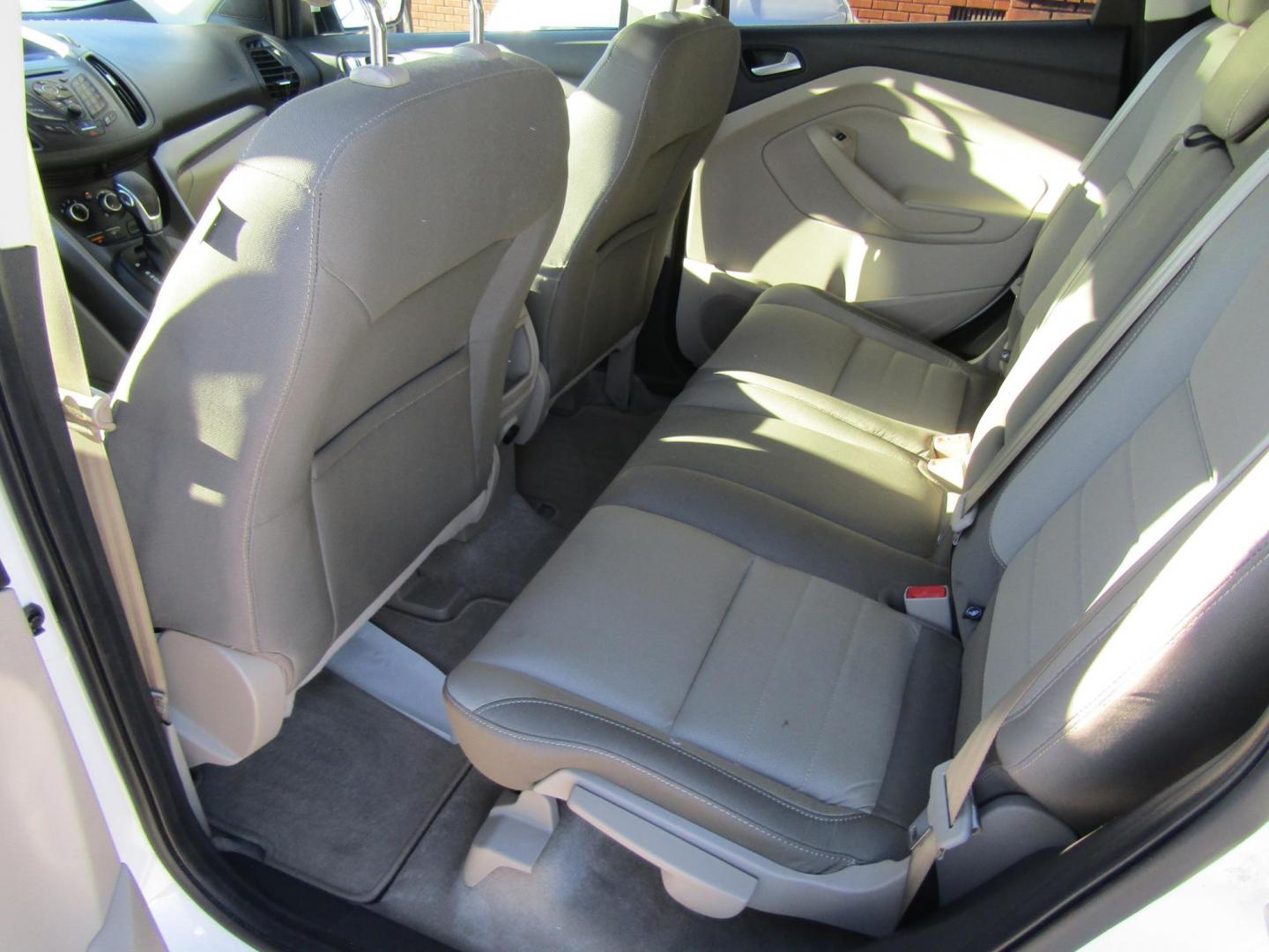 2015 White Ford Escape SE FWD (1FMCU0G72FU) with an 2.5L L4 DOHC 16V engine, Automatic transmission, located at 15016 S Hwy 231, Midland City, AL, 36350, (334) 983-3001, 31.306210, -85.495277 - Photo#4