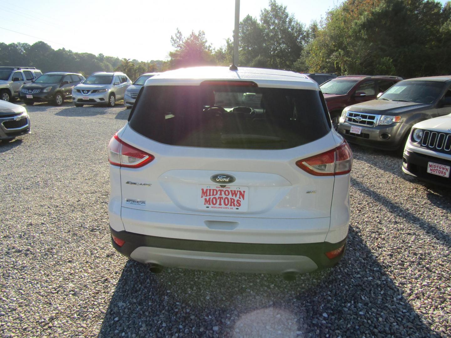 2015 White Ford Escape SE FWD (1FMCU0G72FU) with an 2.5L L4 DOHC 16V engine, Automatic transmission, located at 15016 S Hwy 231, Midland City, AL, 36350, (334) 983-3001, 31.306210, -85.495277 - Photo#6
