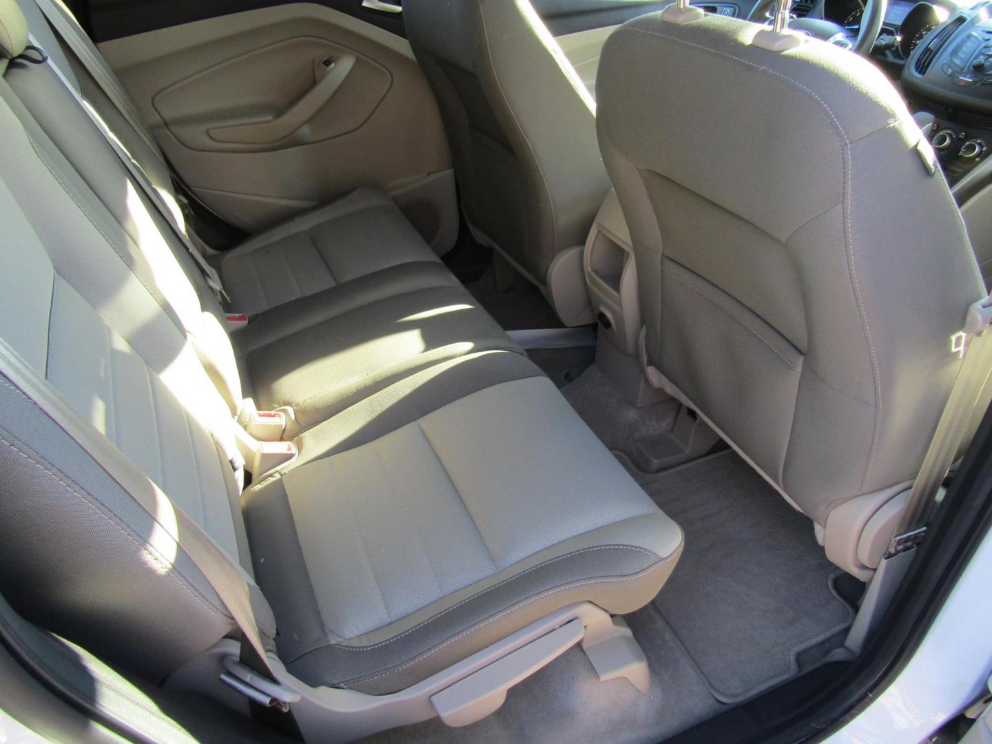 2015 White Ford Escape SE FWD (1FMCU0G72FU) with an 2.5L L4 DOHC 16V engine, Automatic transmission, located at 15016 S Hwy 231, Midland City, AL, 36350, (334) 983-3001, 31.306210, -85.495277 - Photo#8