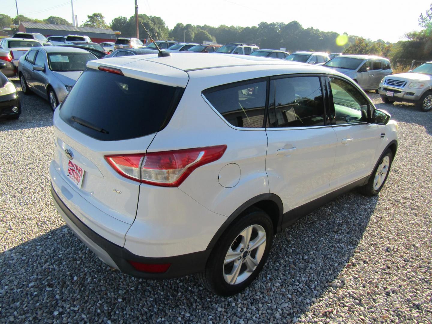 2015 White Ford Escape SE FWD (1FMCU0G72FU) with an 2.5L L4 DOHC 16V engine, Automatic transmission, located at 15016 S Hwy 231, Midland City, AL, 36350, (334) 983-3001, 31.306210, -85.495277 - Photo#7