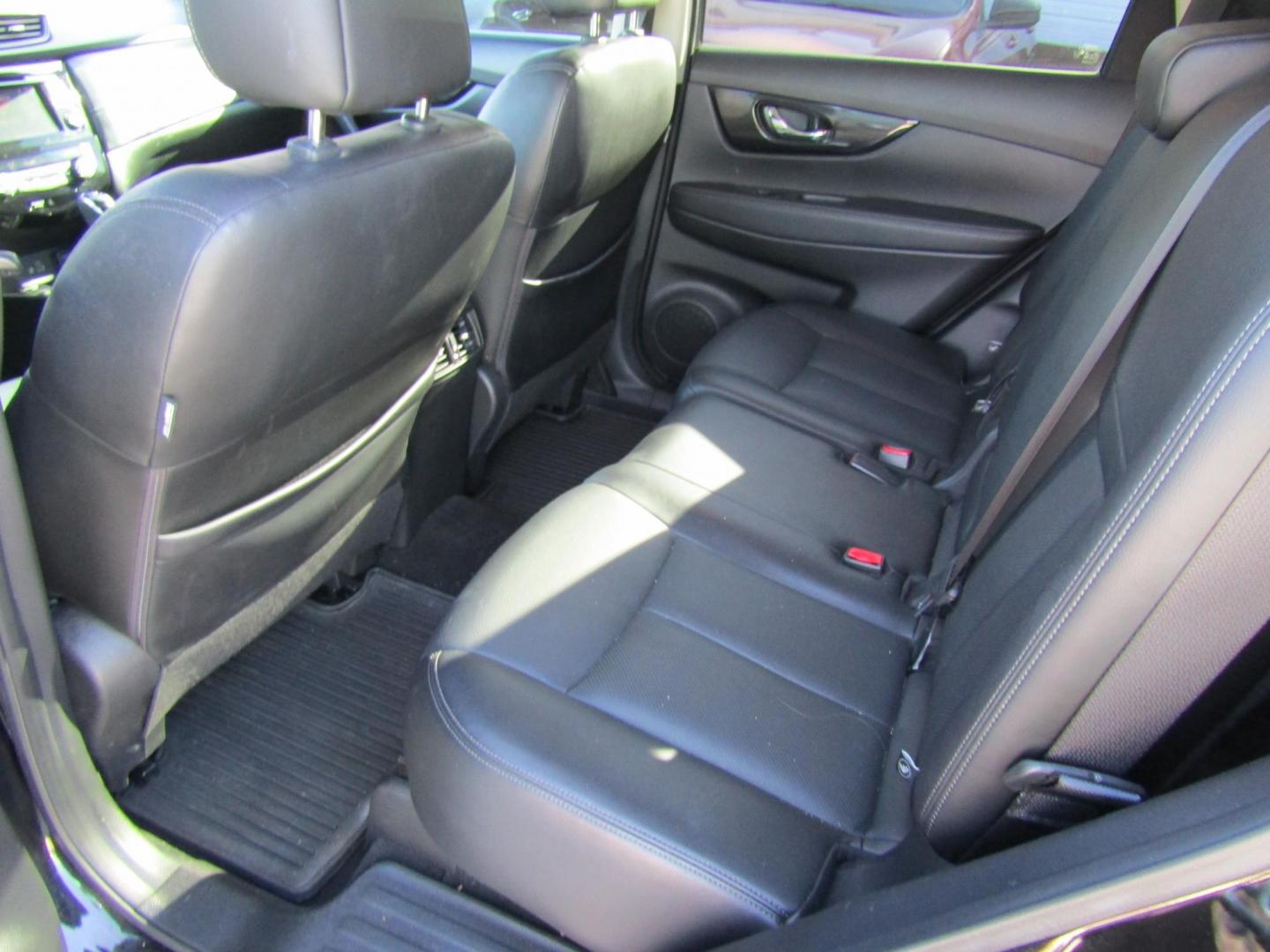 2018 Black Nissan Rogue SV 2WD (JN8AT2MT4JW) with an 2.5L L4 DOHC 16V engine, Automatic transmission, located at 15016 S Hwy 231, Midland City, AL, 36350, (334) 983-3001, 31.306210, -85.495277 - Photo#4