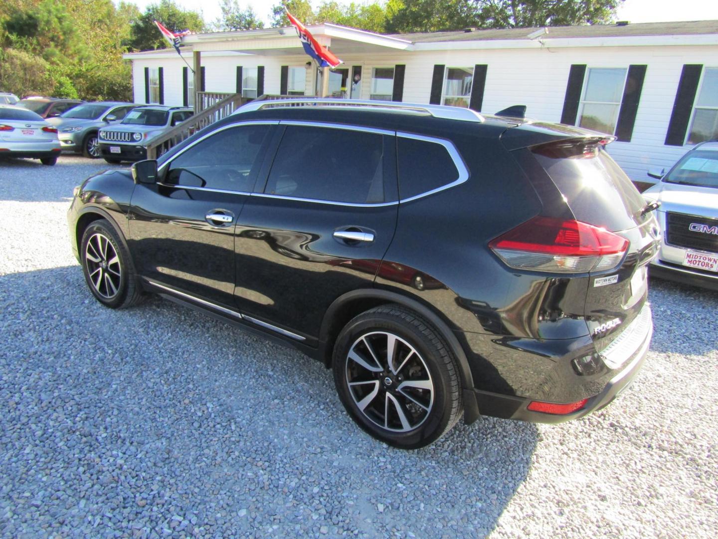 2018 Black Nissan Rogue SV 2WD (JN8AT2MT4JW) with an 2.5L L4 DOHC 16V engine, Automatic transmission, located at 15016 S Hwy 231, Midland City, AL, 36350, (334) 983-3001, 31.306210, -85.495277 - Photo#5