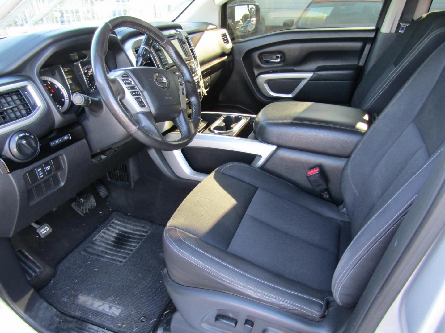 2018 Silver Nissan Titan Platinum Reserve Crew Cab 2WD (1N6AA1E61JN) with an 5.6L V8 DOHC 32V engine, Automatic transmission, located at 15016 S Hwy 231, Midland City, AL, 36350, (334) 983-3001, 31.306210, -85.495277 - Photo#3