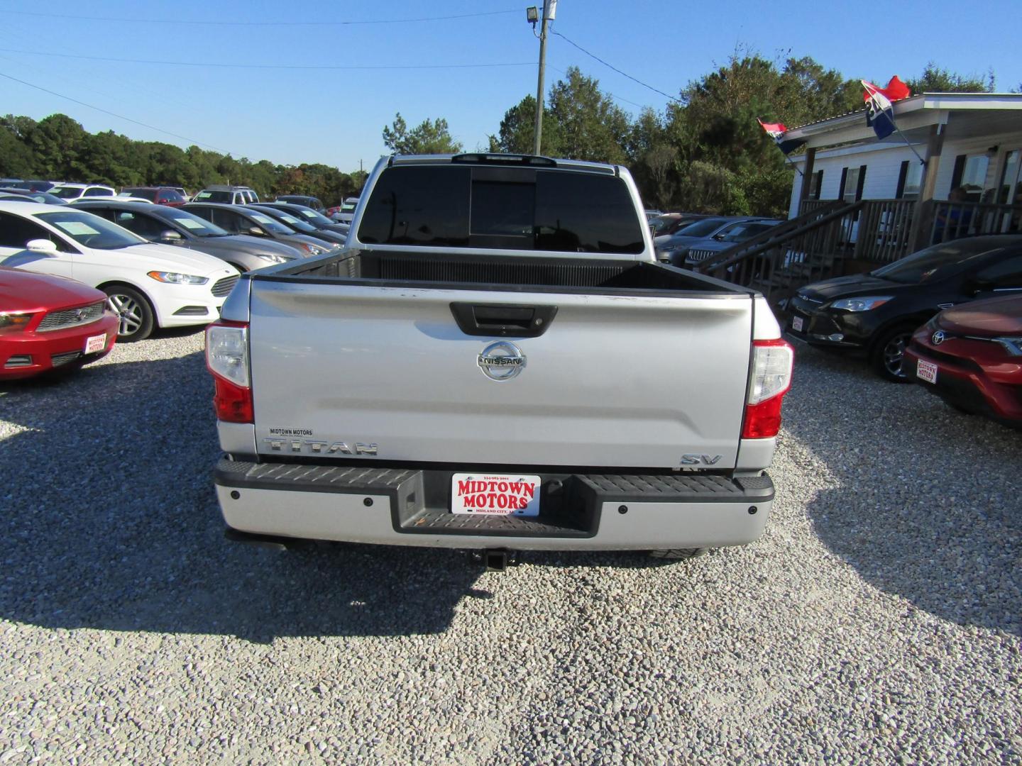 2018 Silver Nissan Titan Platinum Reserve Crew Cab 2WD (1N6AA1E61JN) with an 5.6L V8 DOHC 32V engine, Automatic transmission, located at 15016 S Hwy 231, Midland City, AL, 36350, (334) 983-3001, 31.306210, -85.495277 - Photo#6