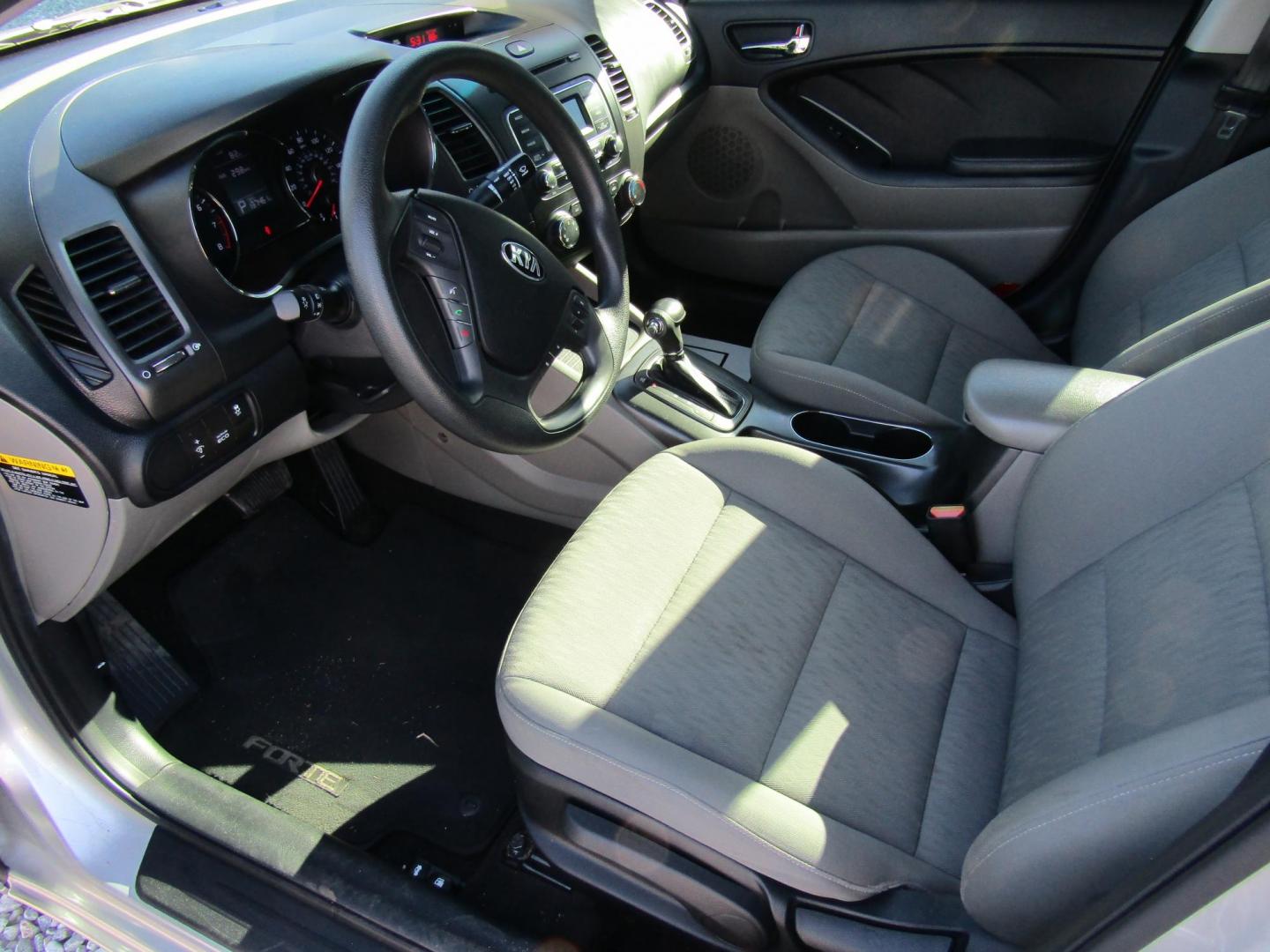 2015 Silver Kia Forte LX (KNAFK4A68F5) with an 1.8L L4 DOHC 16V engine, Automatic transmission, located at 15016 S Hwy 231, Midland City, AL, 36350, (334) 983-3001, 31.306210, -85.495277 - Photo#3