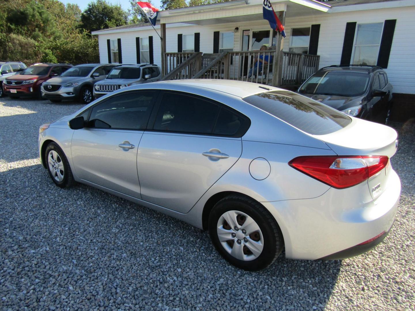 2015 Silver Kia Forte LX (KNAFK4A68F5) with an 1.8L L4 DOHC 16V engine, Automatic transmission, located at 15016 S Hwy 231, Midland City, AL, 36350, (334) 983-3001, 31.306210, -85.495277 - Photo#4