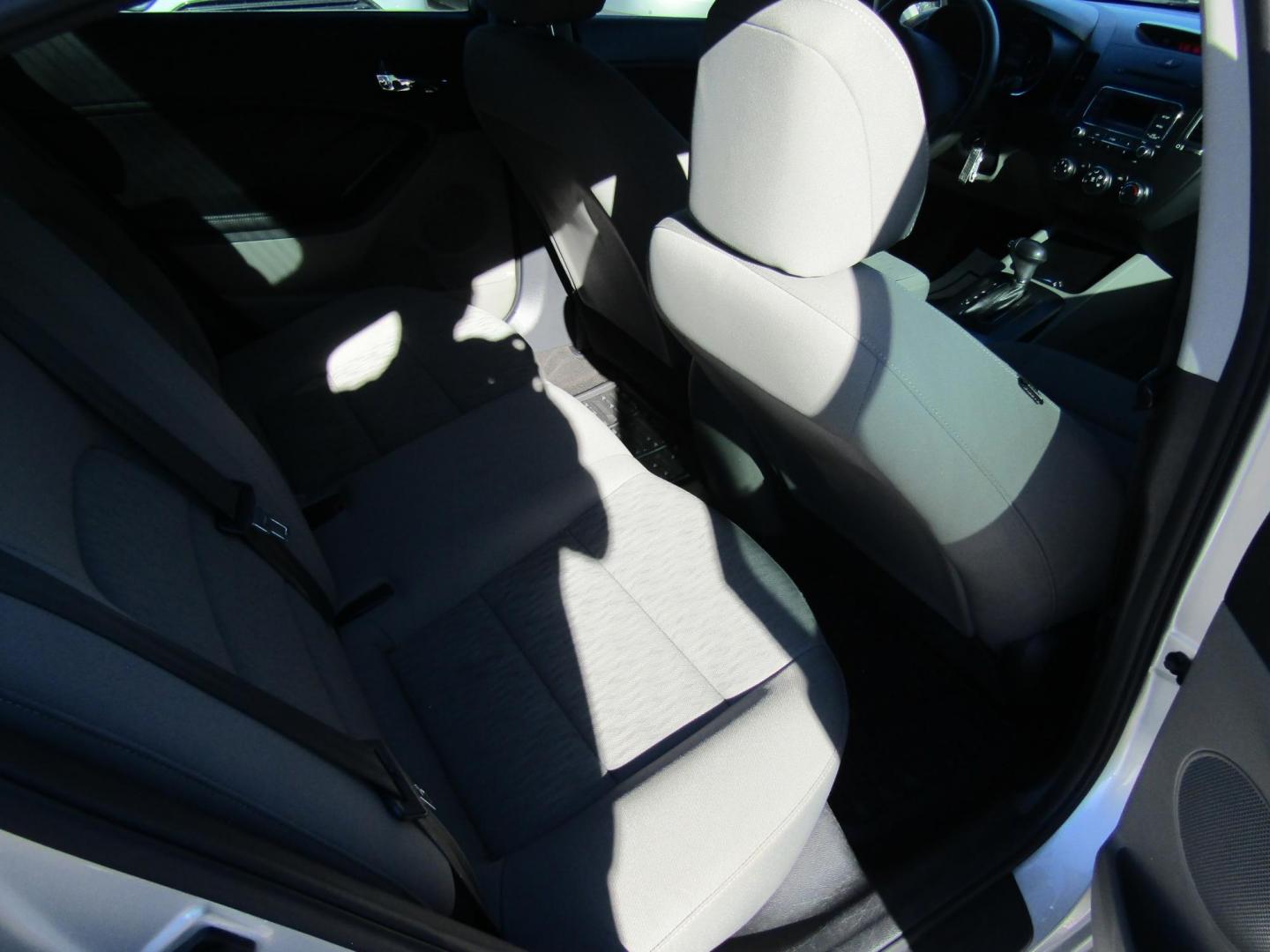 2015 Silver Kia Forte LX (KNAFK4A68F5) with an 1.8L L4 DOHC 16V engine, Automatic transmission, located at 15016 S Hwy 231, Midland City, AL, 36350, (334) 983-3001, 31.306210, -85.495277 - Photo#7