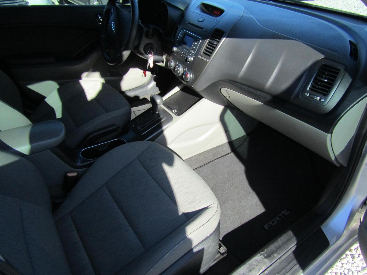 2015 Silver Kia Forte LX (KNAFK4A68F5) with an 1.8L L4 DOHC 16V engine, Automatic transmission, located at 15016 S Hwy 231, Midland City, AL, 36350, (334) 983-3001, 31.306210, -85.495277 - Photo#8