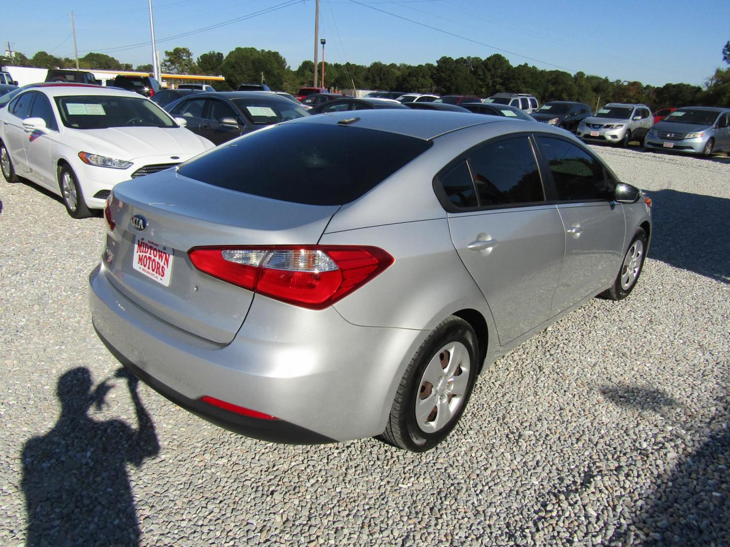 2015 Silver Kia Forte LX (KNAFK4A68F5) with an 1.8L L4 DOHC 16V engine, Automatic transmission, located at 15016 S Hwy 231, Midland City, AL, 36350, (334) 983-3001, 31.306210, -85.495277 - Photo#6